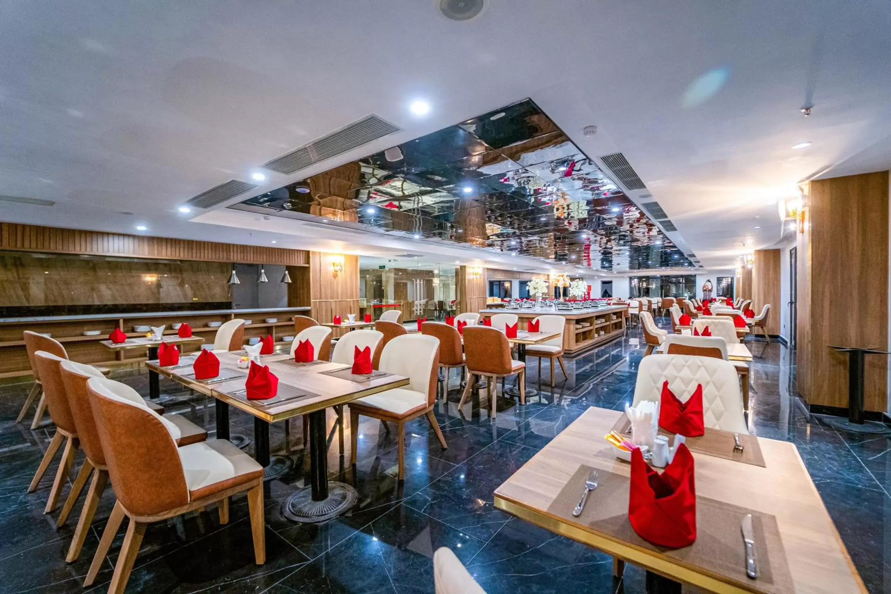 Restaurant/places to eat in Paddington Hotel Halong Bayview Restaurant/places to eat in Paddington Hotel Halong Bayview