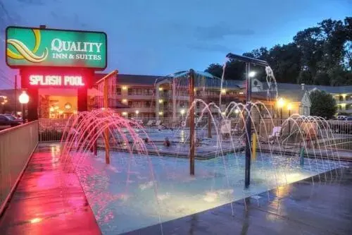 Pool view, Water Park in Quality Inn & Suites at Dollywood Lane