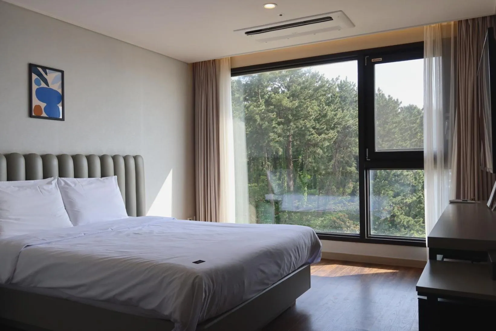 Property building, Bed in Hotel Seogwipean
