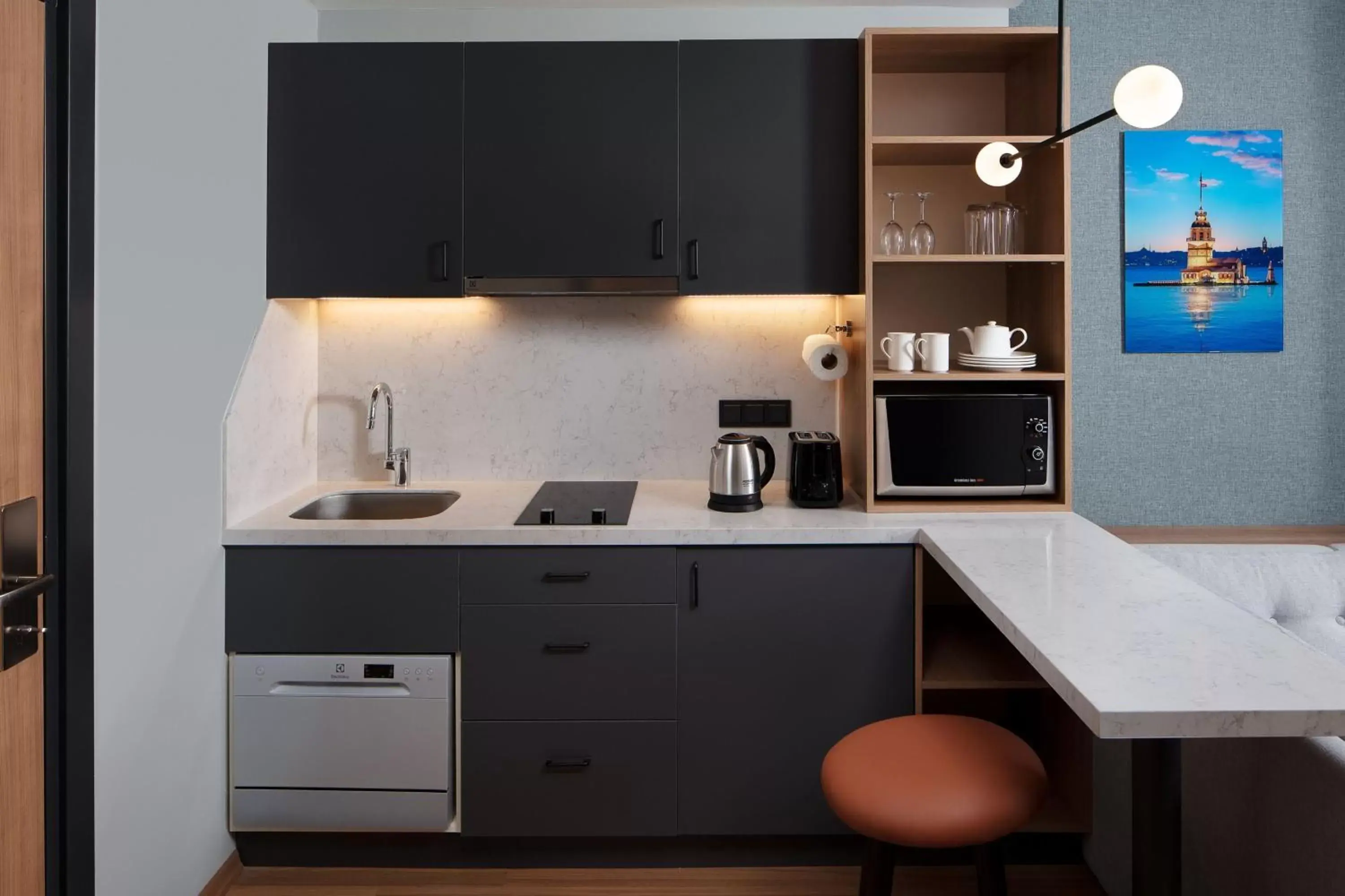Photo of the whole room, Kitchen/Kitchenette in Residence Inn by Marriott Istanbul Atasehir