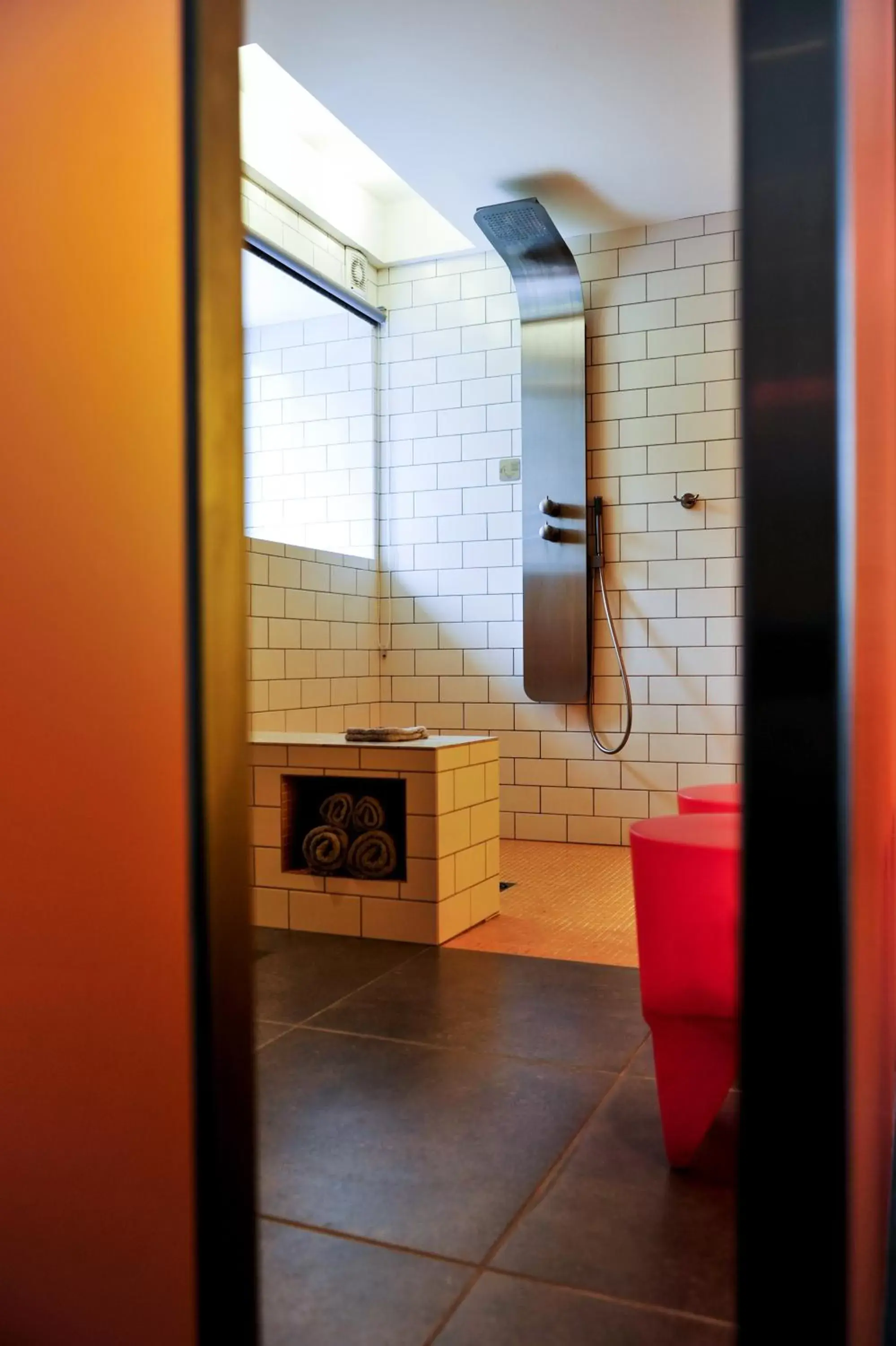 Shower, Bathroom in Le Jour et la Nuit, Maison d'hôtes