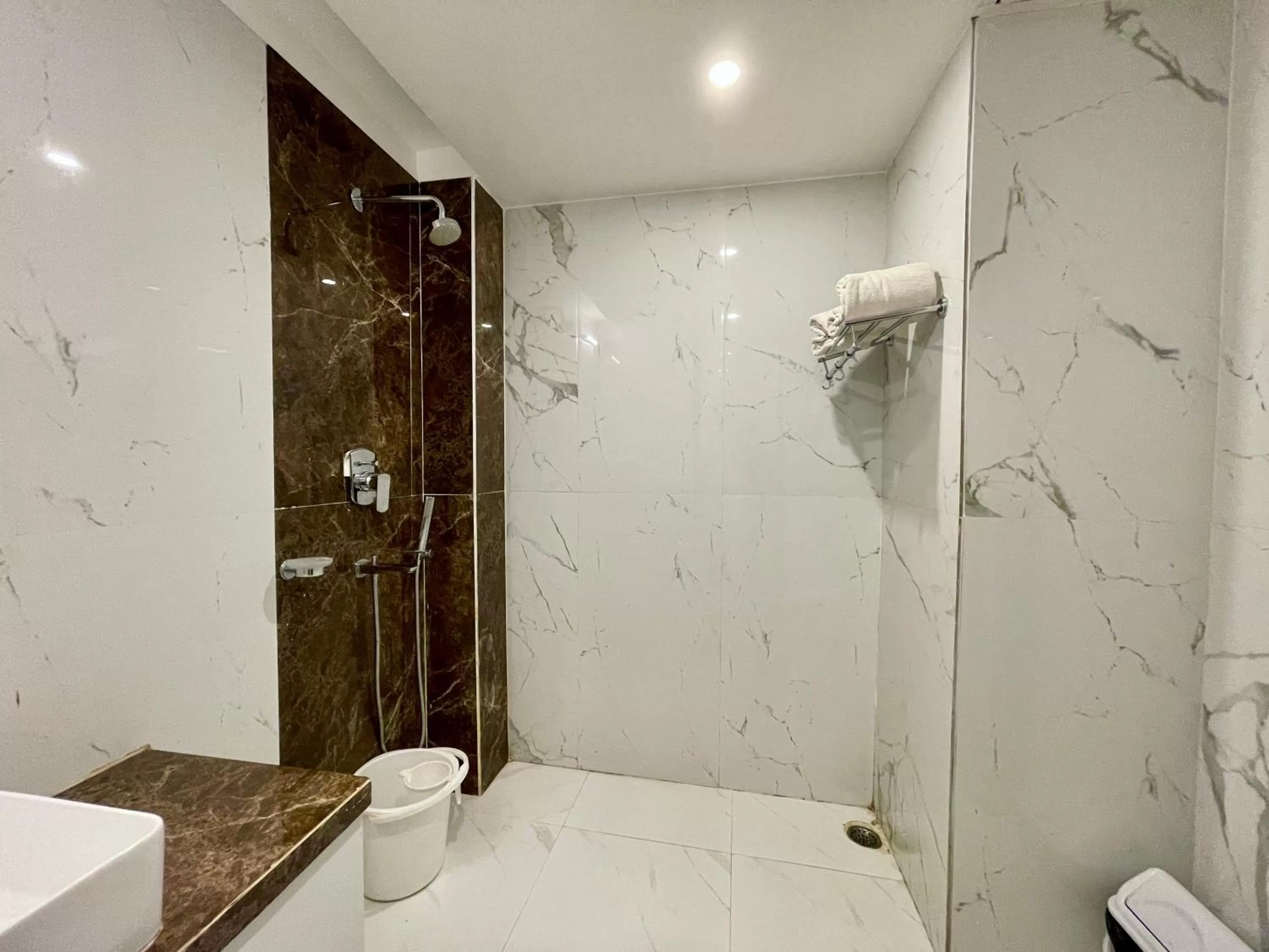 Bathroom in Hotel TBS sea view ! Puri