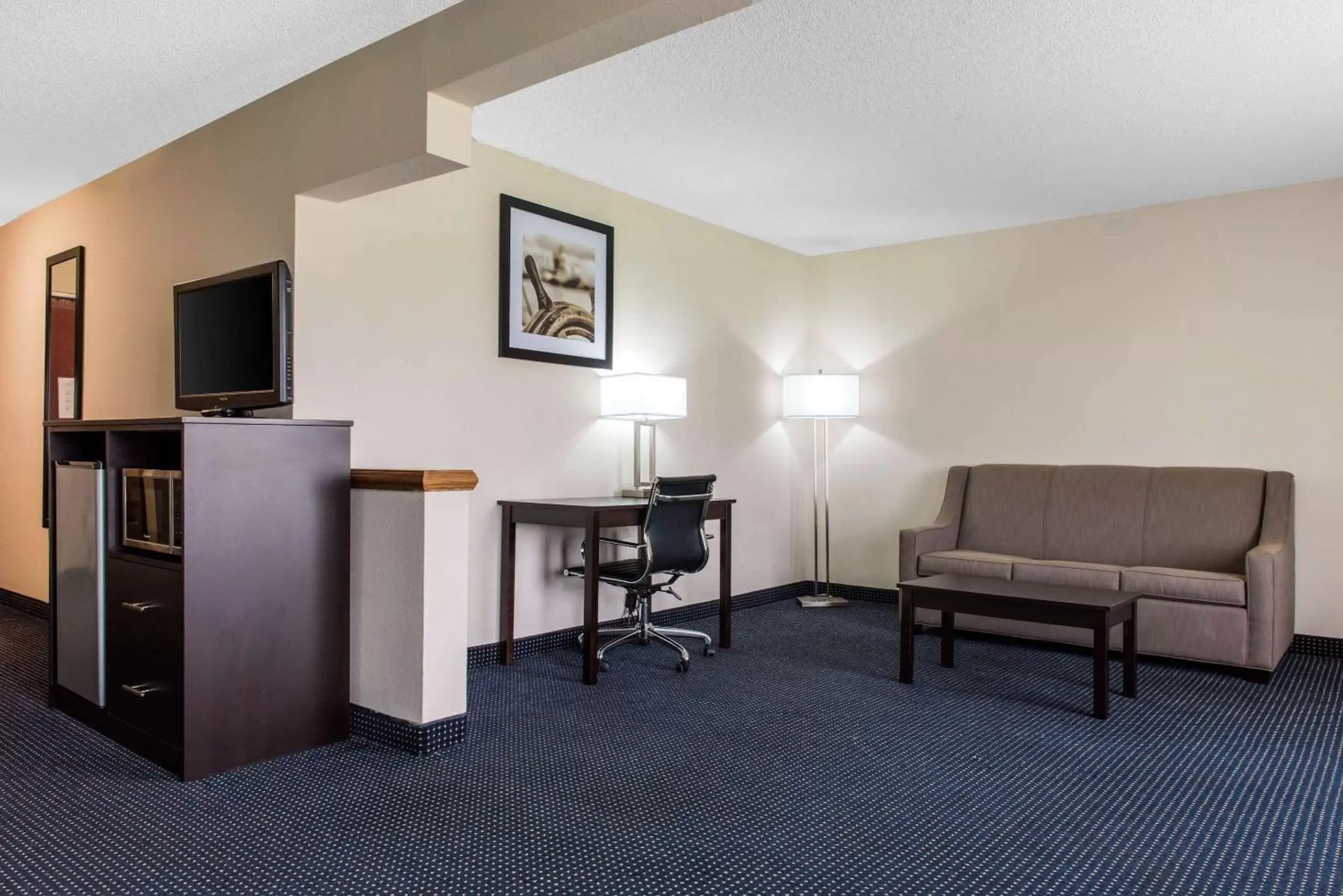 Photo of the whole room, Seating Area in Quality Inn & Suites Anderson I-69