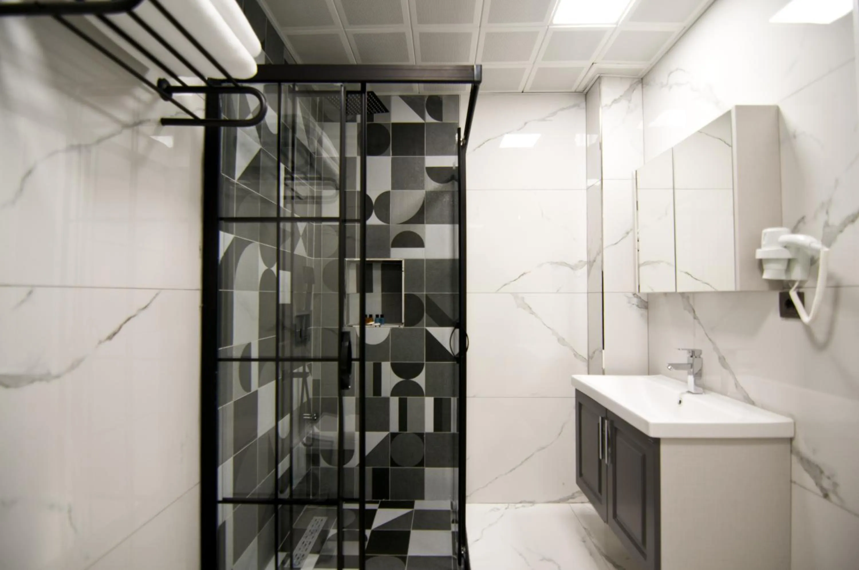 Shower in Paris Garden Hotel Istanbul