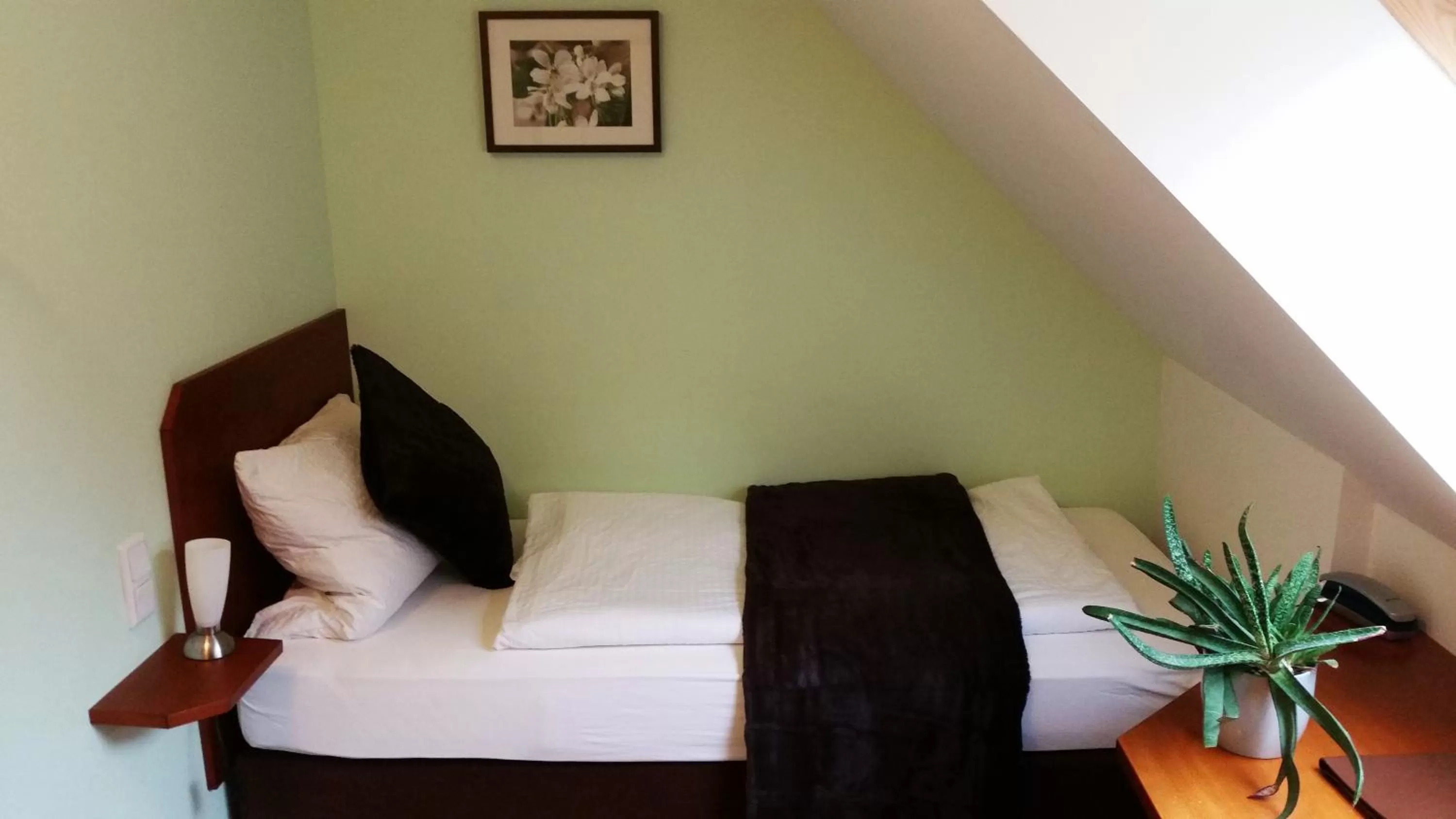 Bed in Ellenbergs Restaurant & Hotel