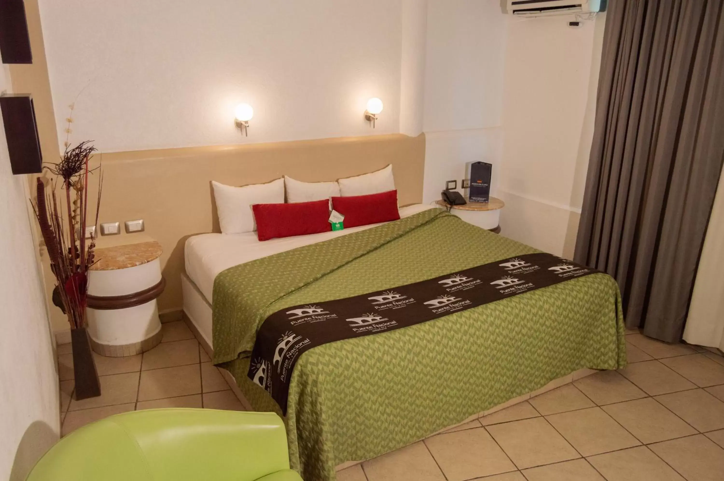 Bed in Hotel Puente Nacional & Spa