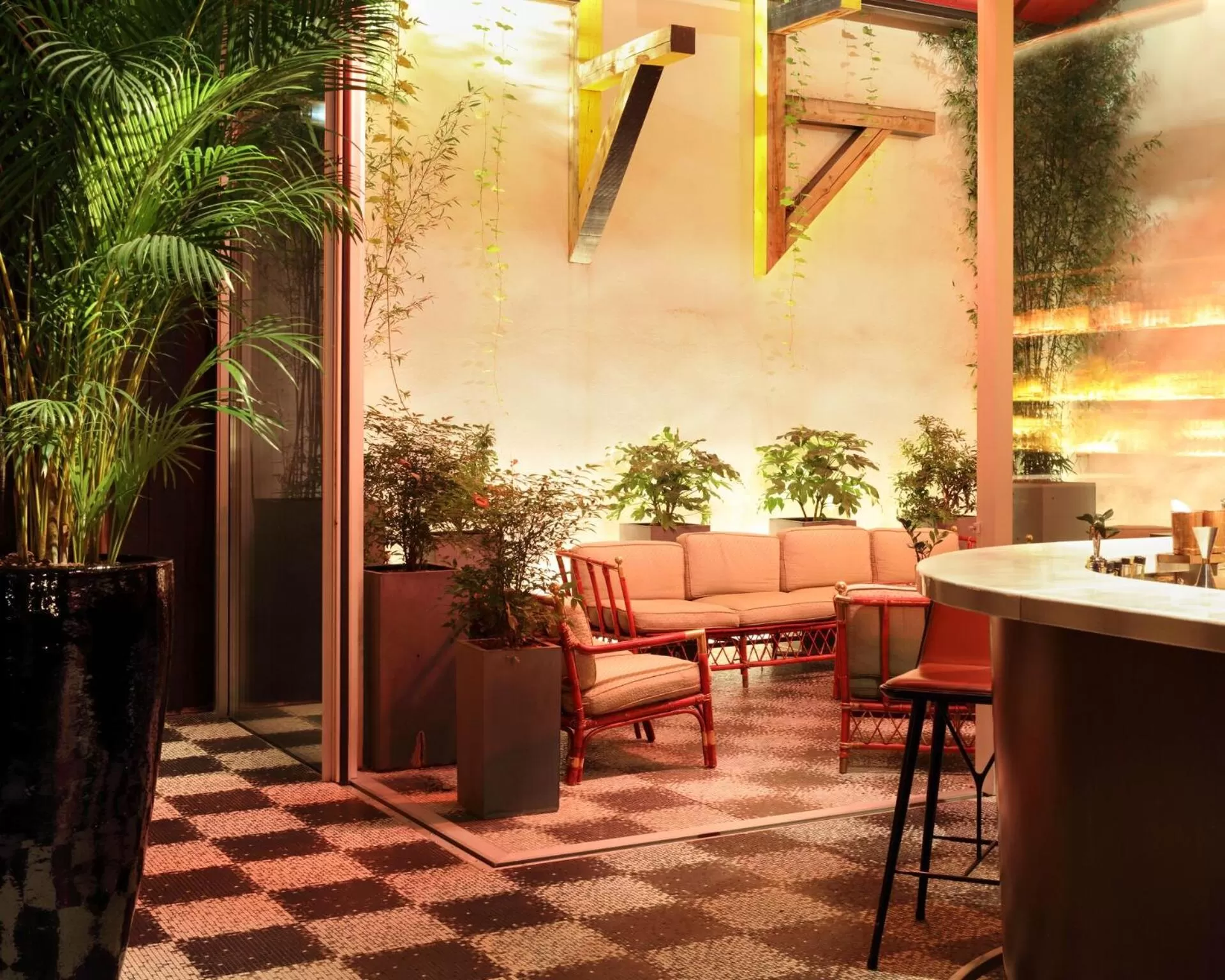 Patio in Hotel Les Bains Paris