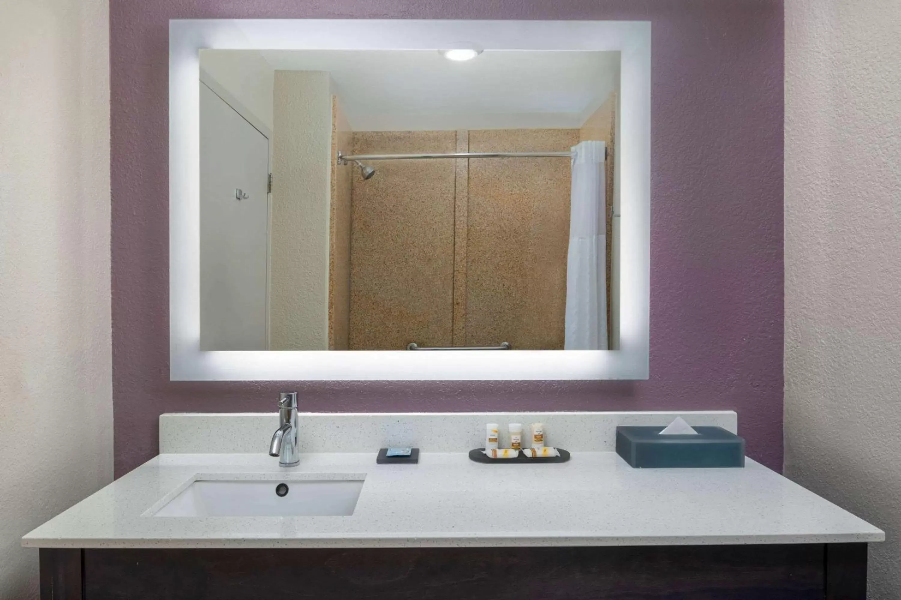 Bathroom in La Quinta by Wyndham Snellville - Stone Mountain