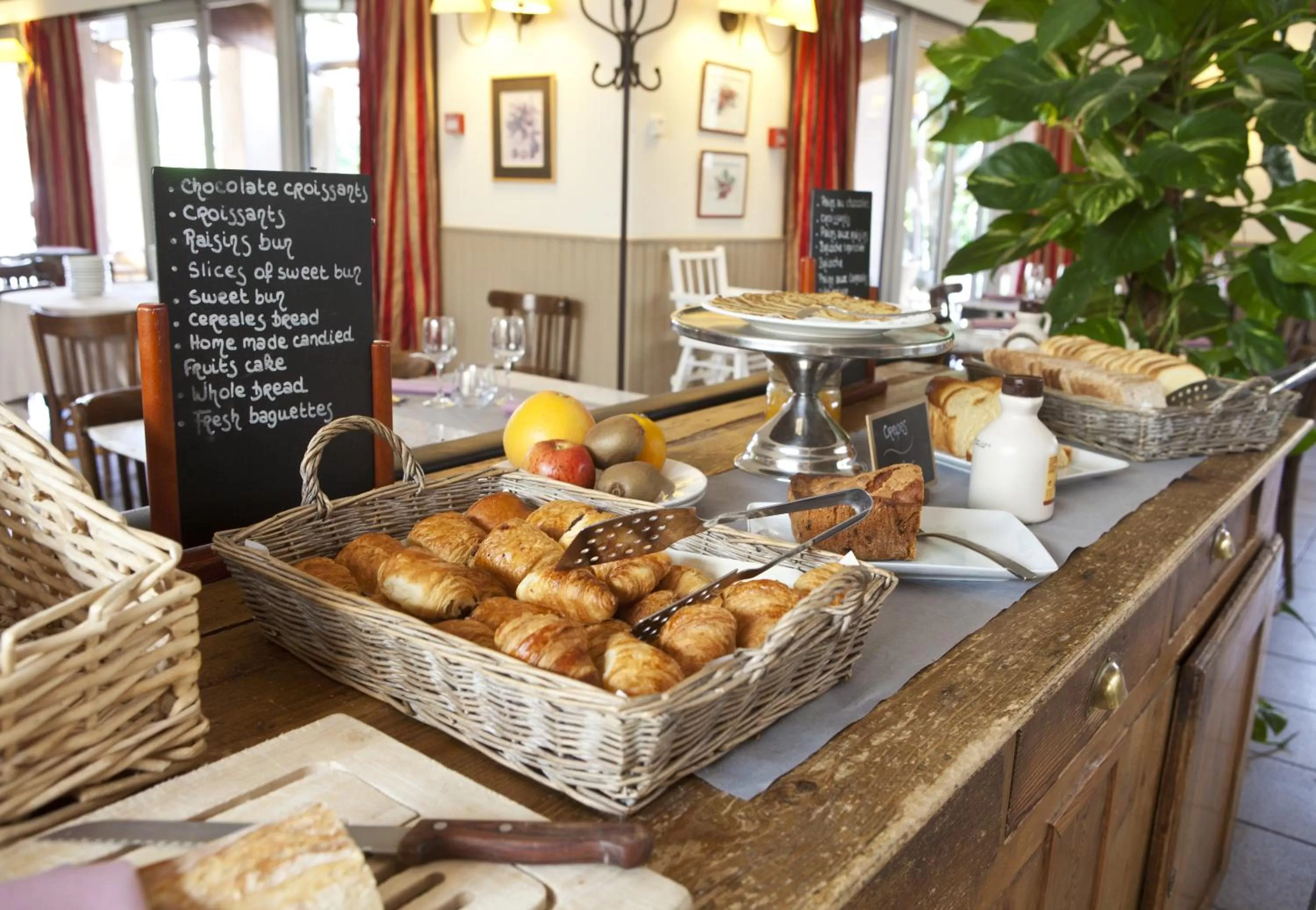 Restaurant/places to eat in Golden Tulip Avignon Le Paradou