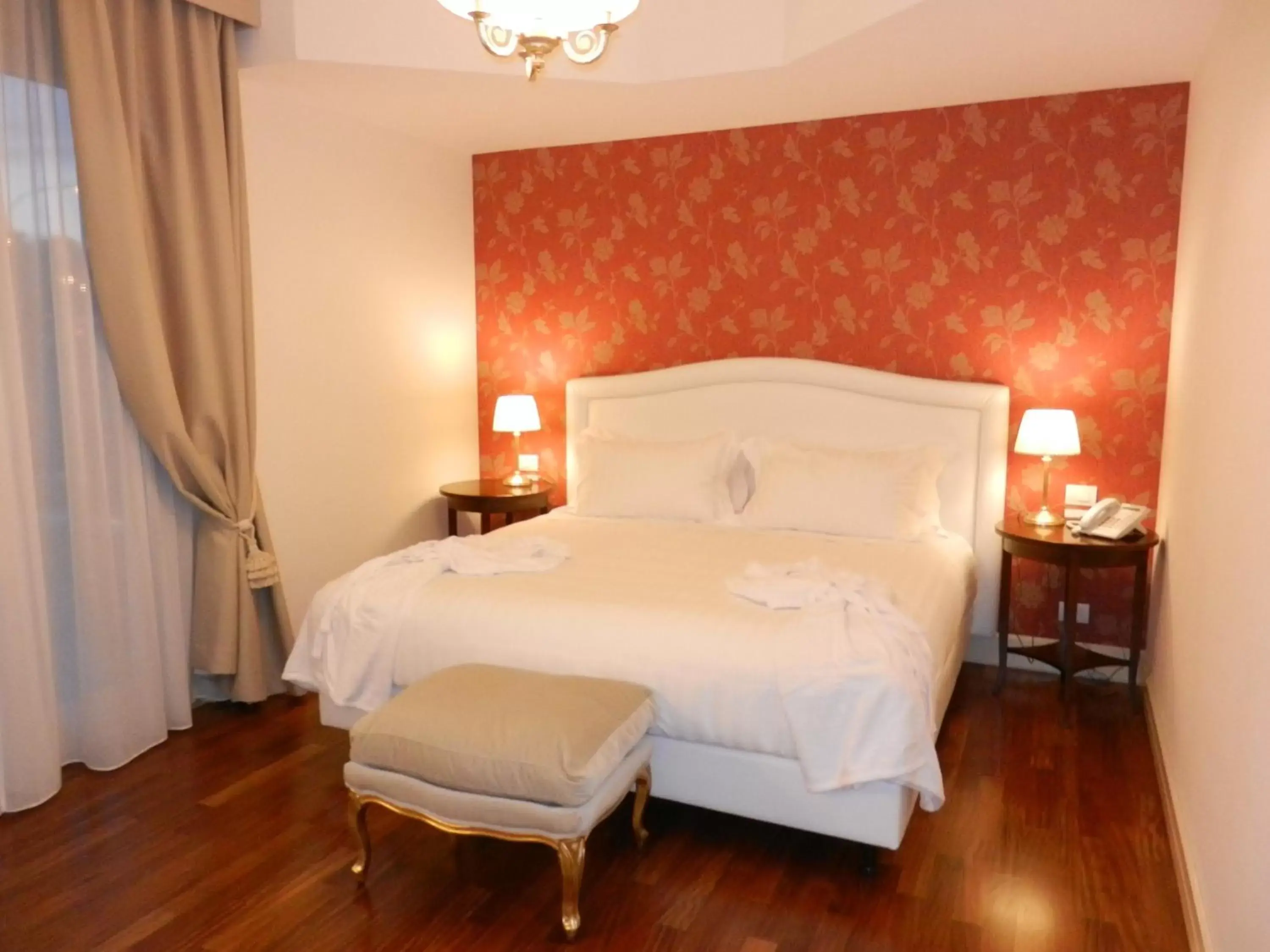 Photo of the whole room, Bed in Hotel Villa Michelangelo