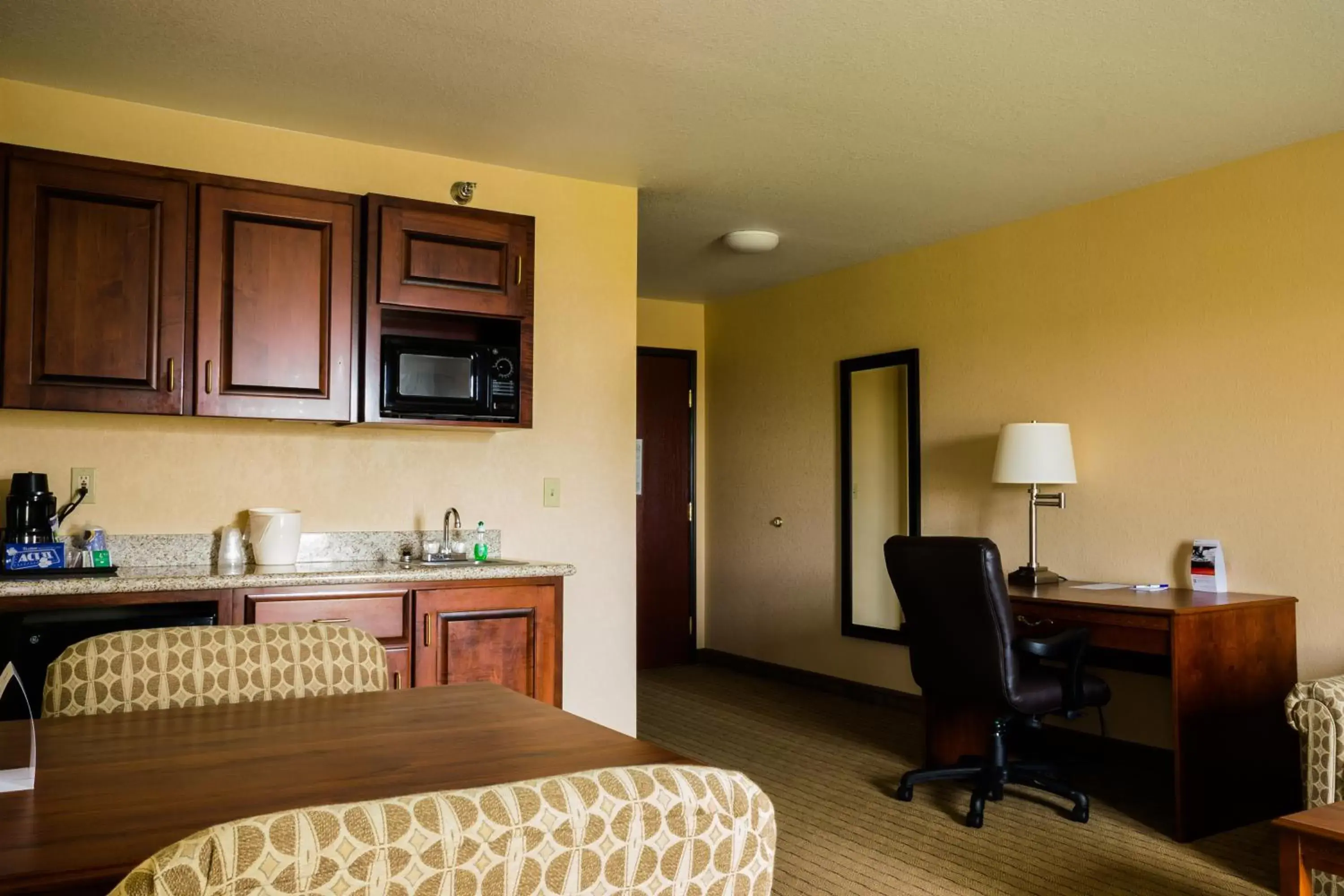 Seating area in Holiday Inn Express Hotel & Suites Acme-Traverse City, an IHG Hotel