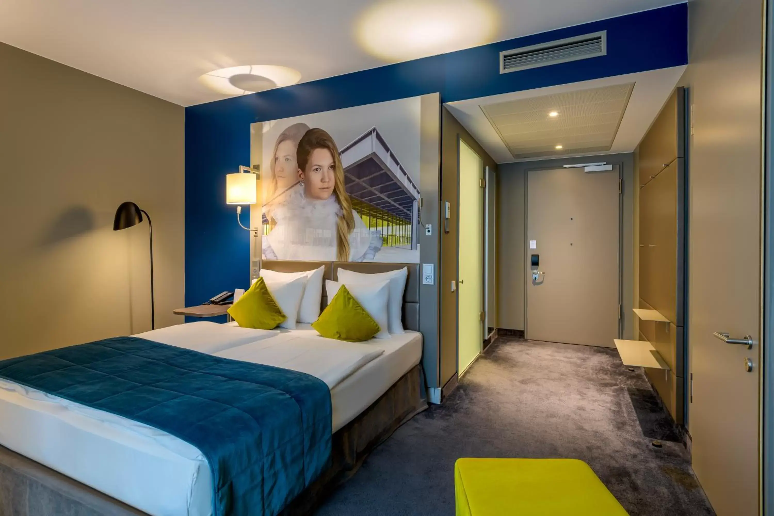 Standard Queen Room with Accessible Bathroom in Mercure Berlin Wittenbergplatz Standard Queen Room with Accessible Bathroom in Mercure Berlin Wittenbergplatz