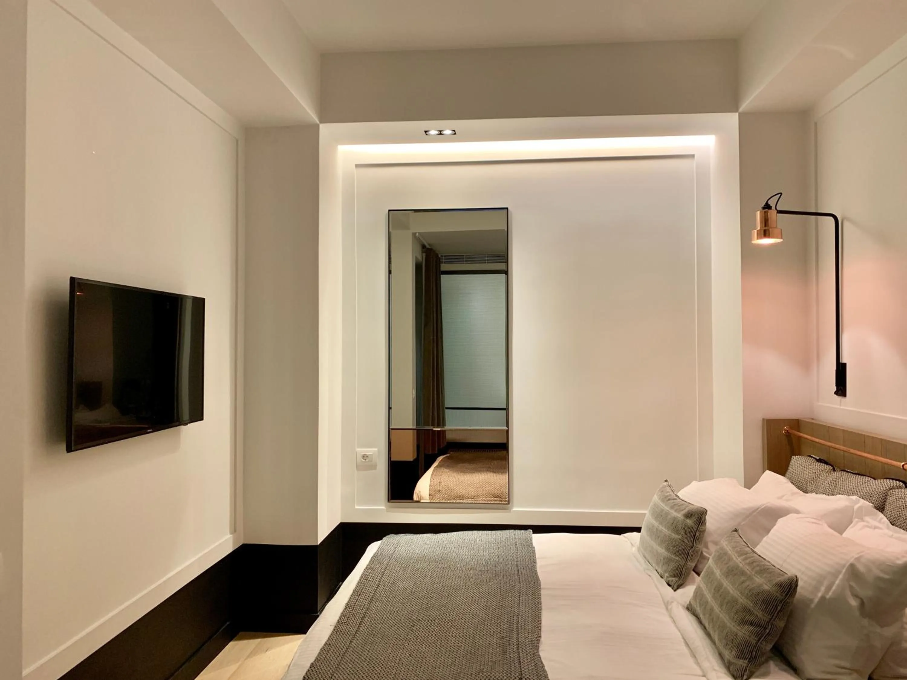 Bed in Niki Athens Hotel