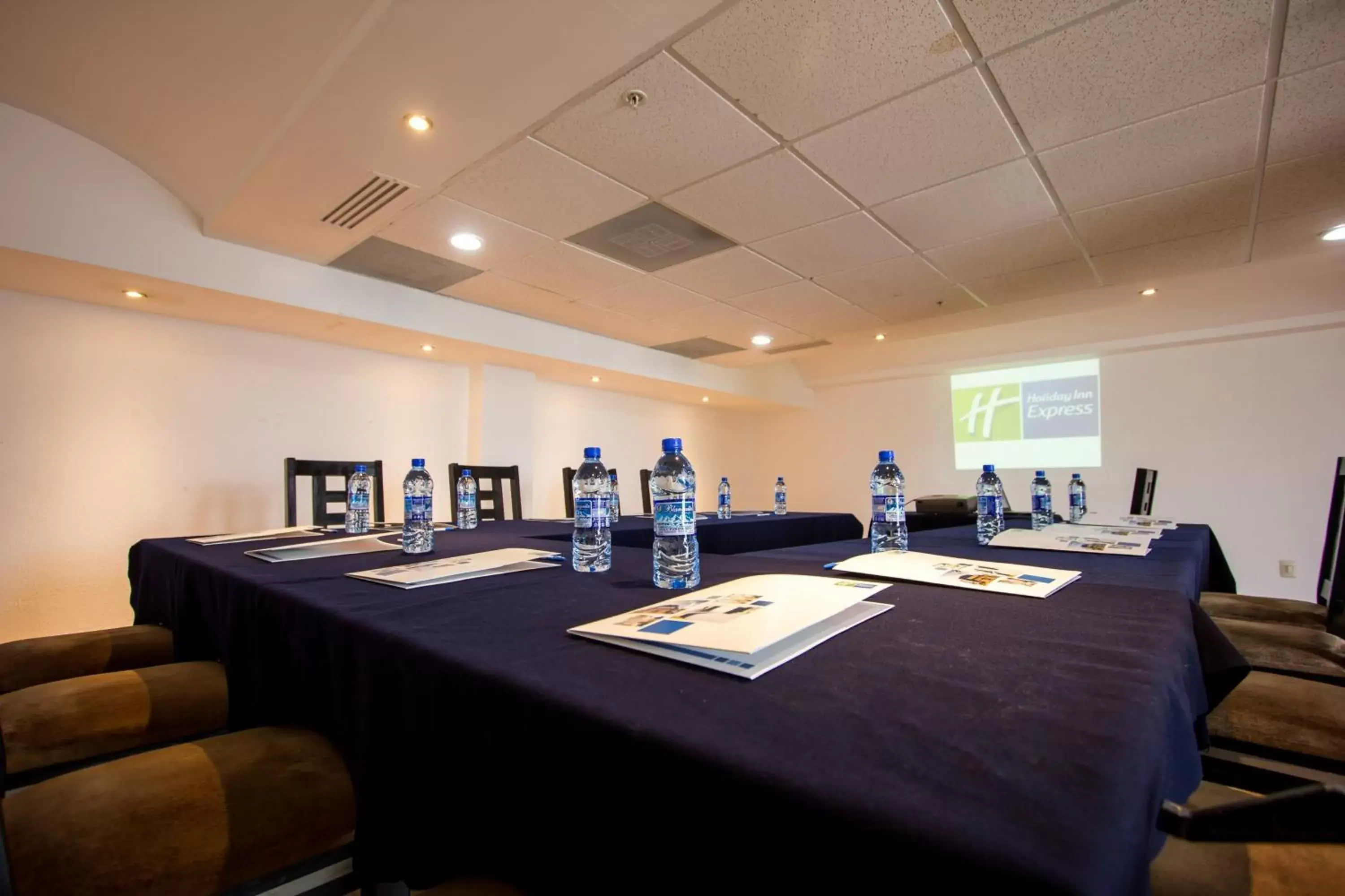 Meeting/conference room in Holiday Inn Express Nuevo Laredo, an IHG Hotel