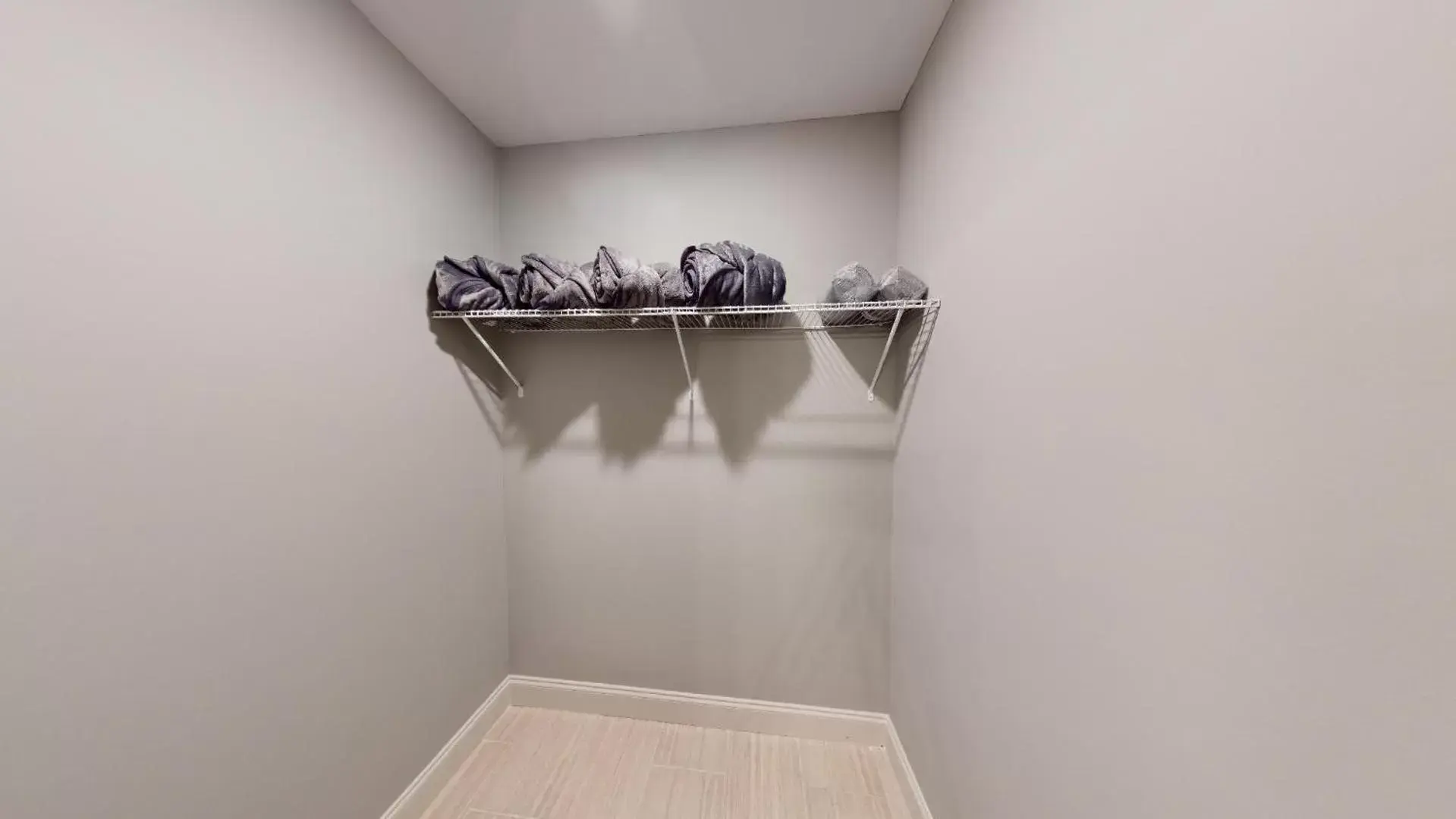 Apartment with Mountain View in Viewpoint Condominiums Apartment with Mountain View in Viewpoint Condominiums