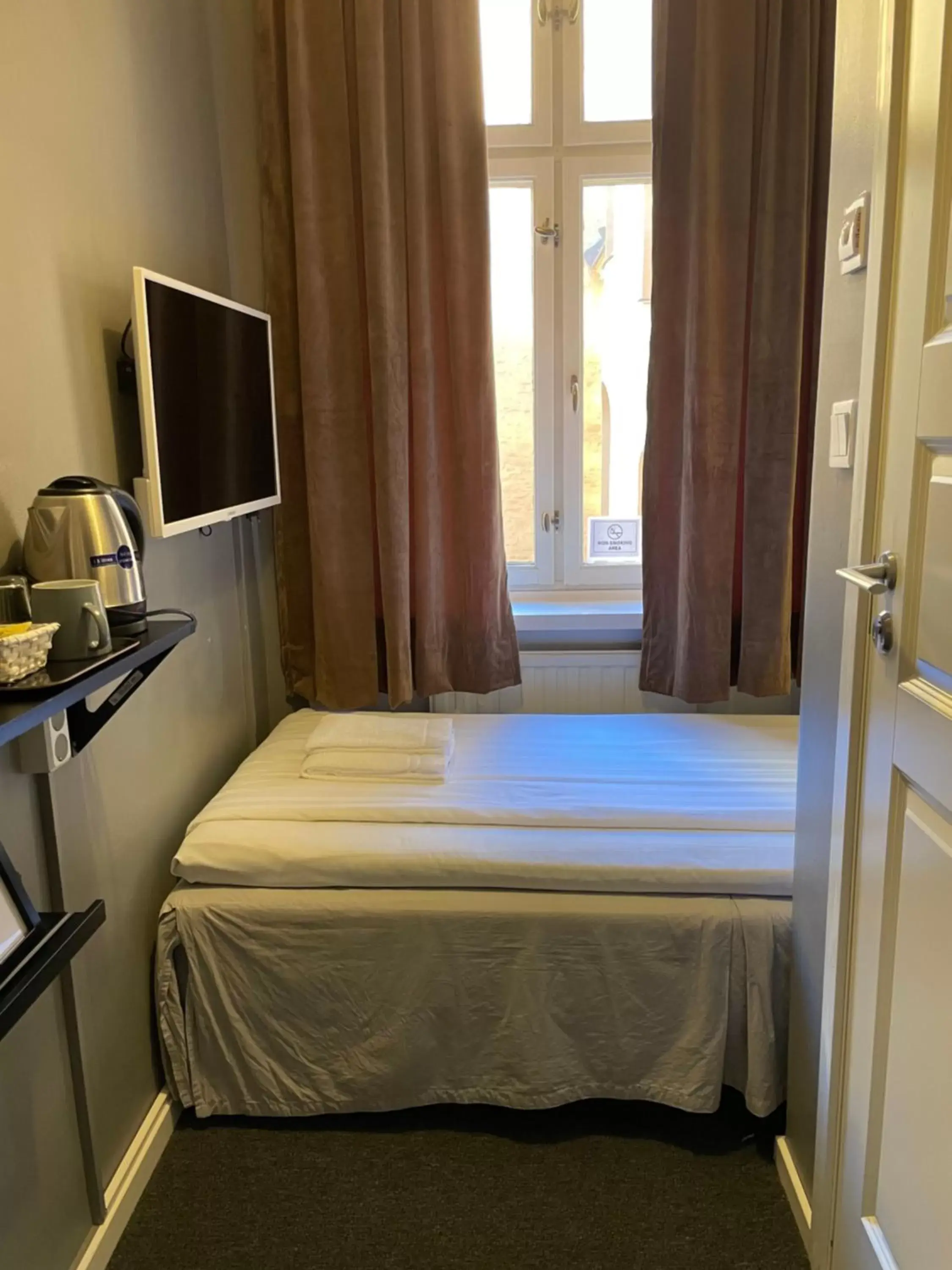 Photo of the whole room, Bed in Unique Hotel