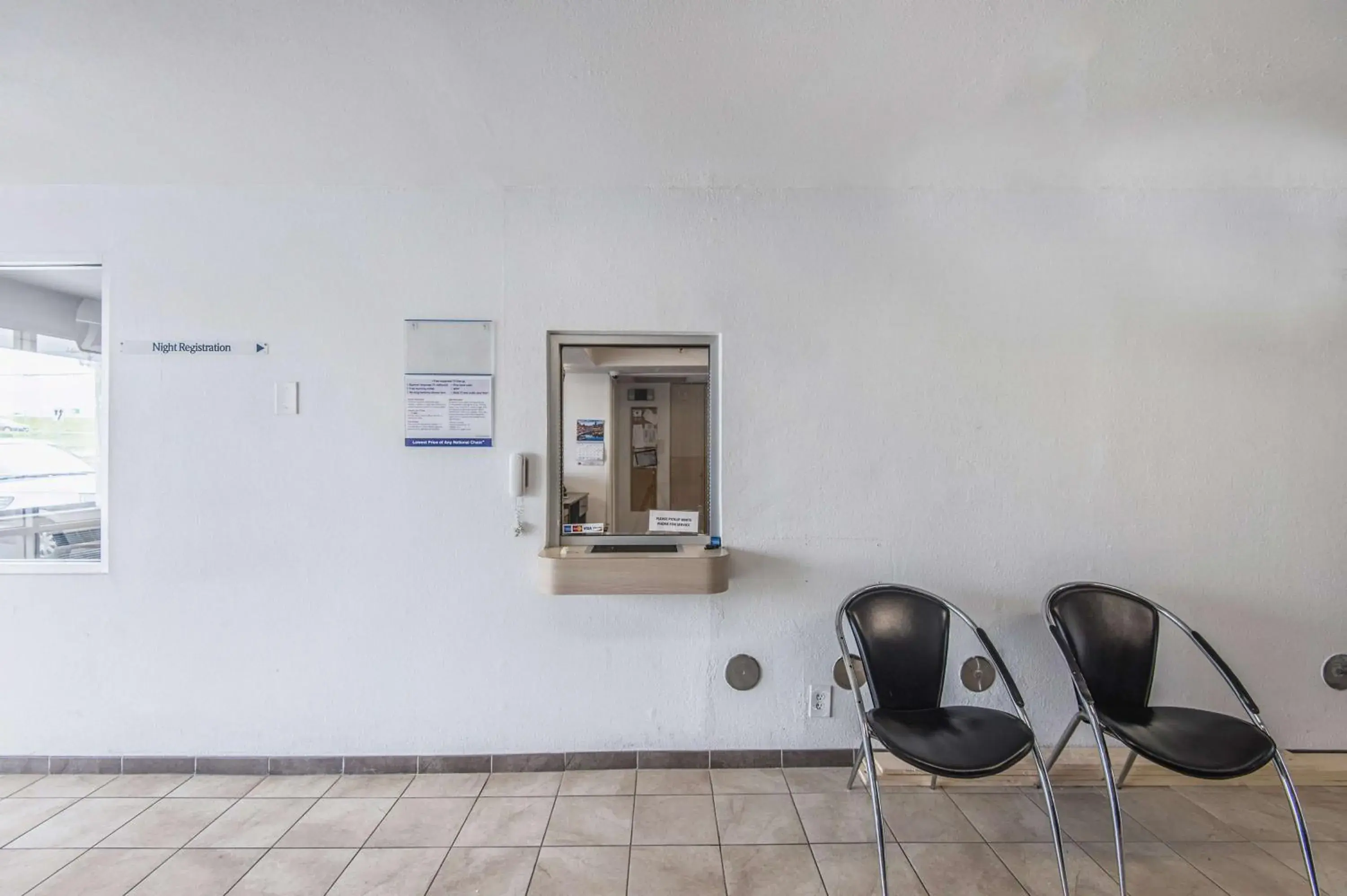 Lobby or reception in Motel 6-Kansas City, MO - Airport