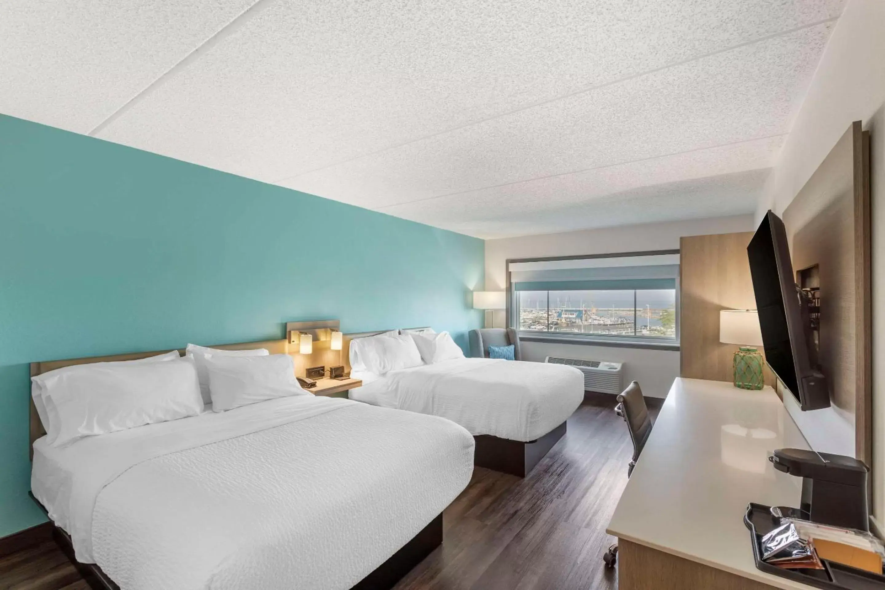 Bedroom in The Harborview, Ascend Hotel Collection