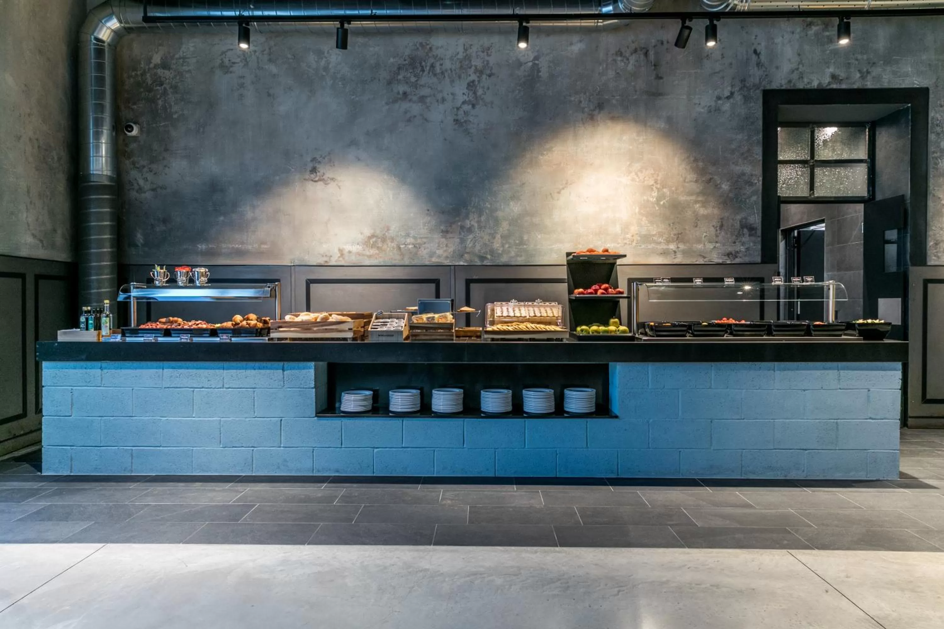 Restaurant/places to eat in J24 Hotel Milano