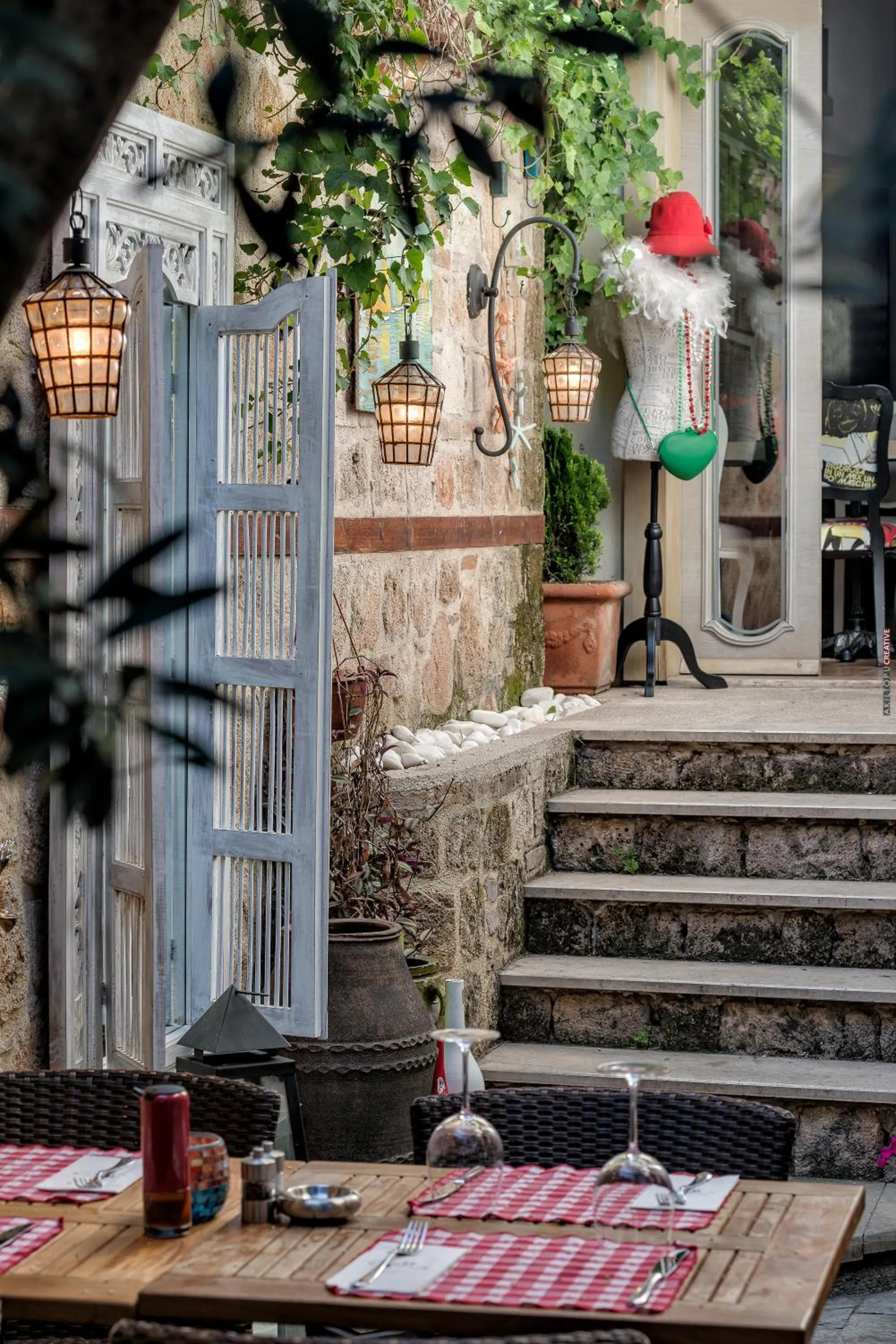 Restaurant/places to eat in Tuvana Hotel