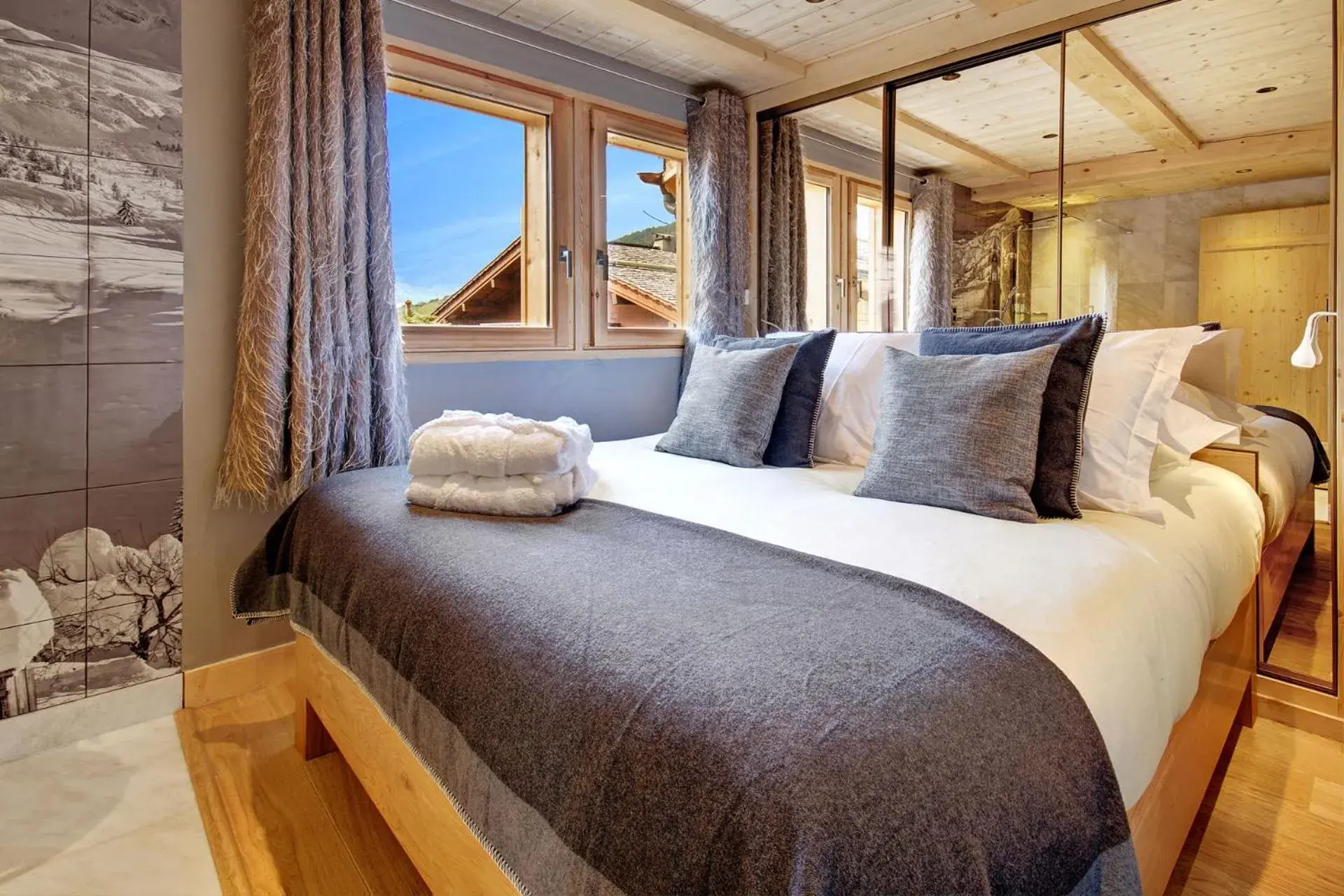 Bedroom, Bed in Chalet-Hôtel Inarpa
