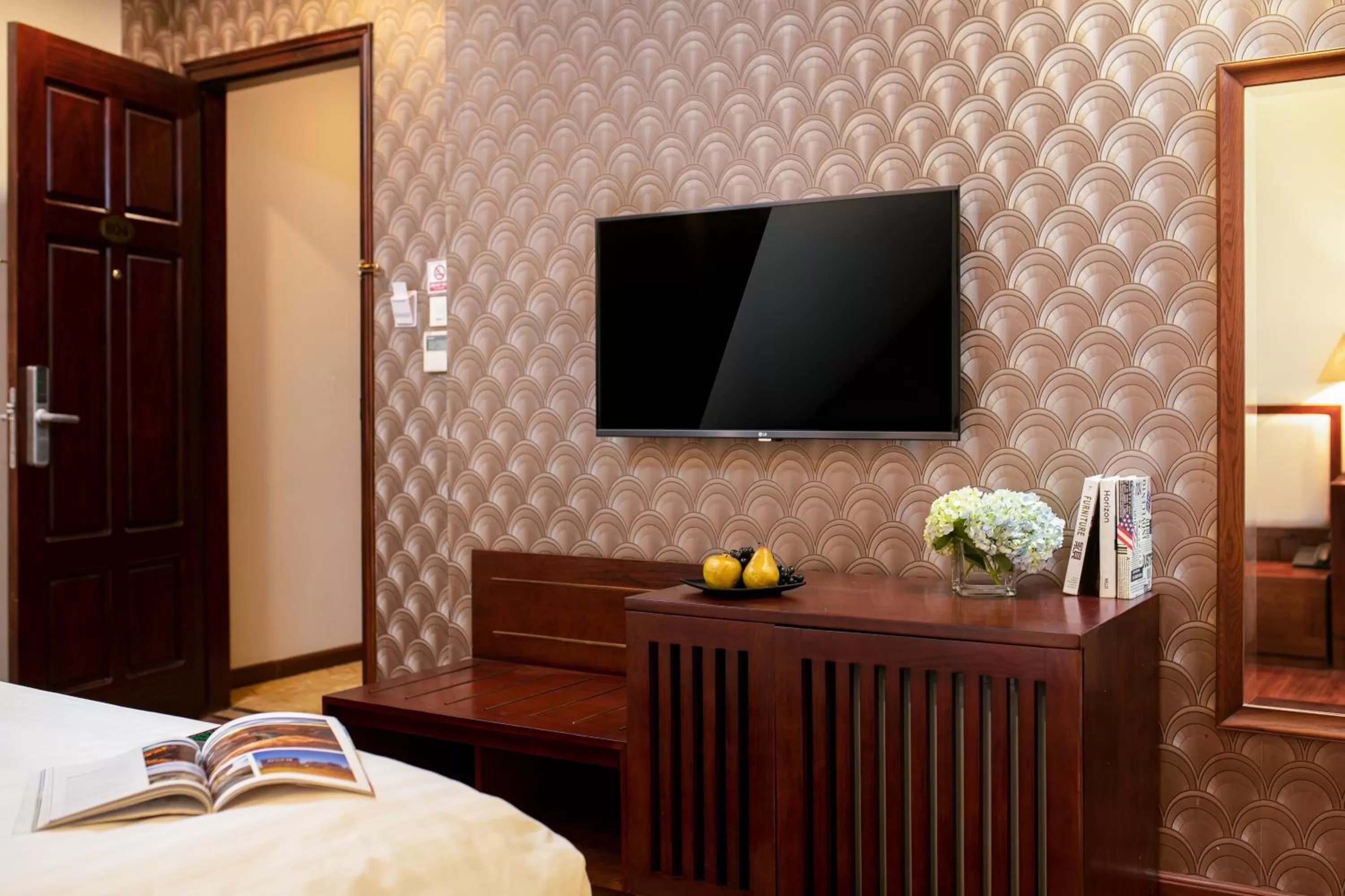 TV and multimedia, Bed in Midori Boutique Hotel