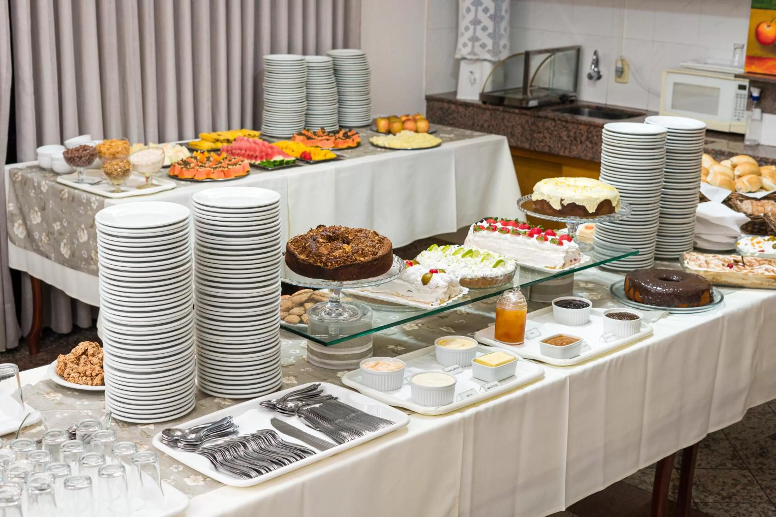 Food and drinks in Condall Palace Hotel