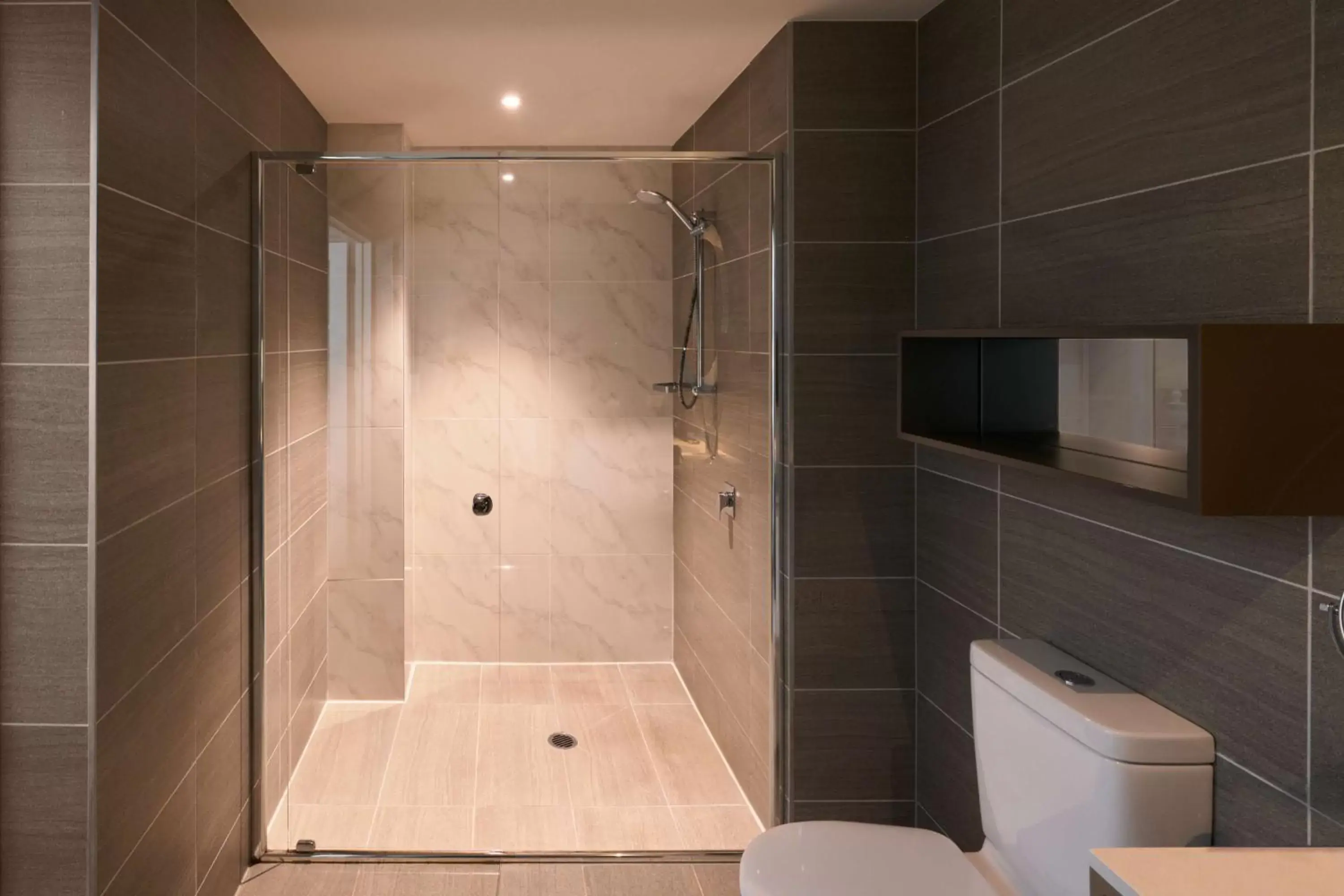 Bathroom in Hotel Kurrajong Canberra