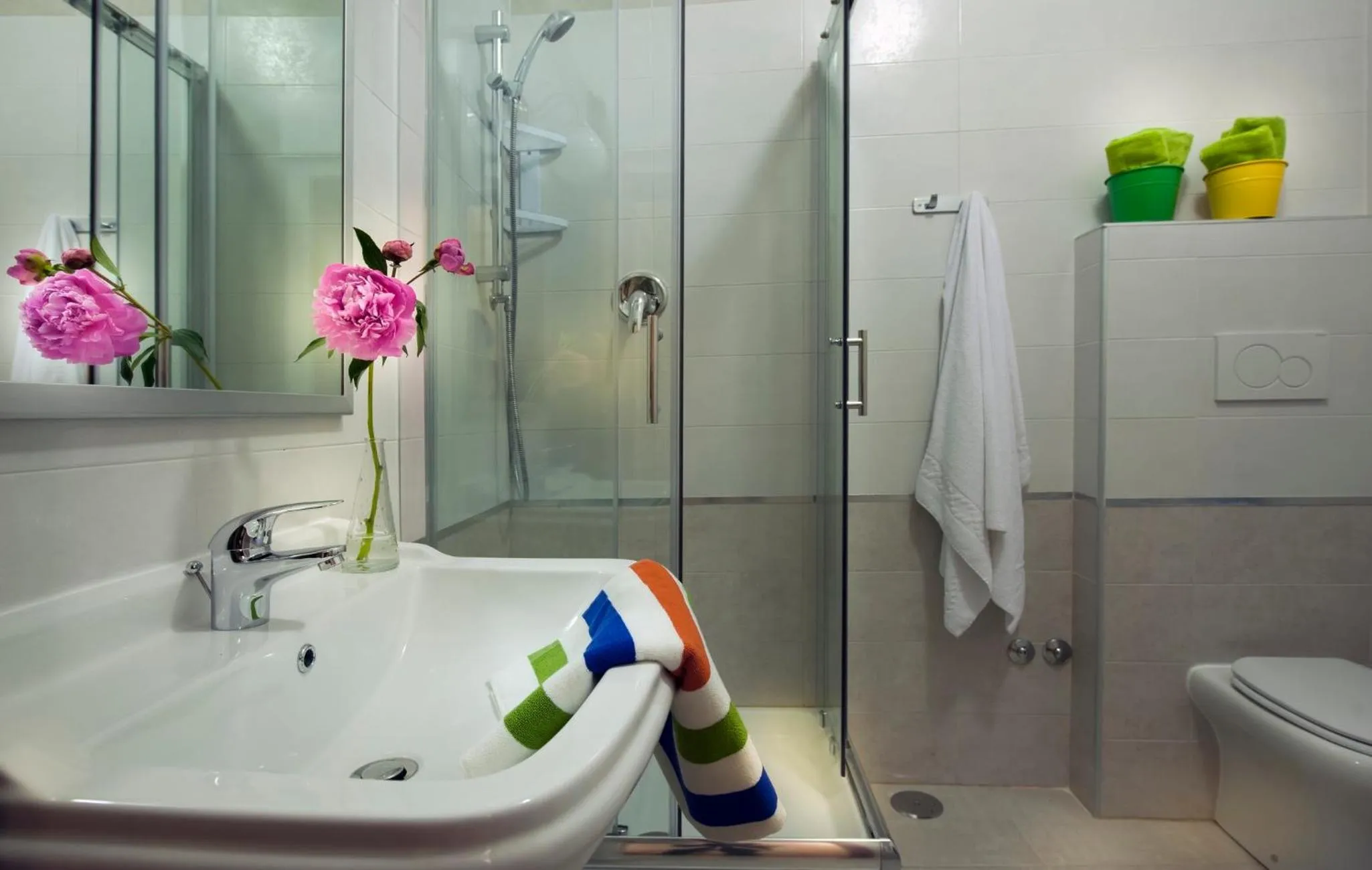 Bathroom in Budget Rooms Des Arts