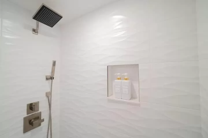 Shower in Tropicals of Palm Beach