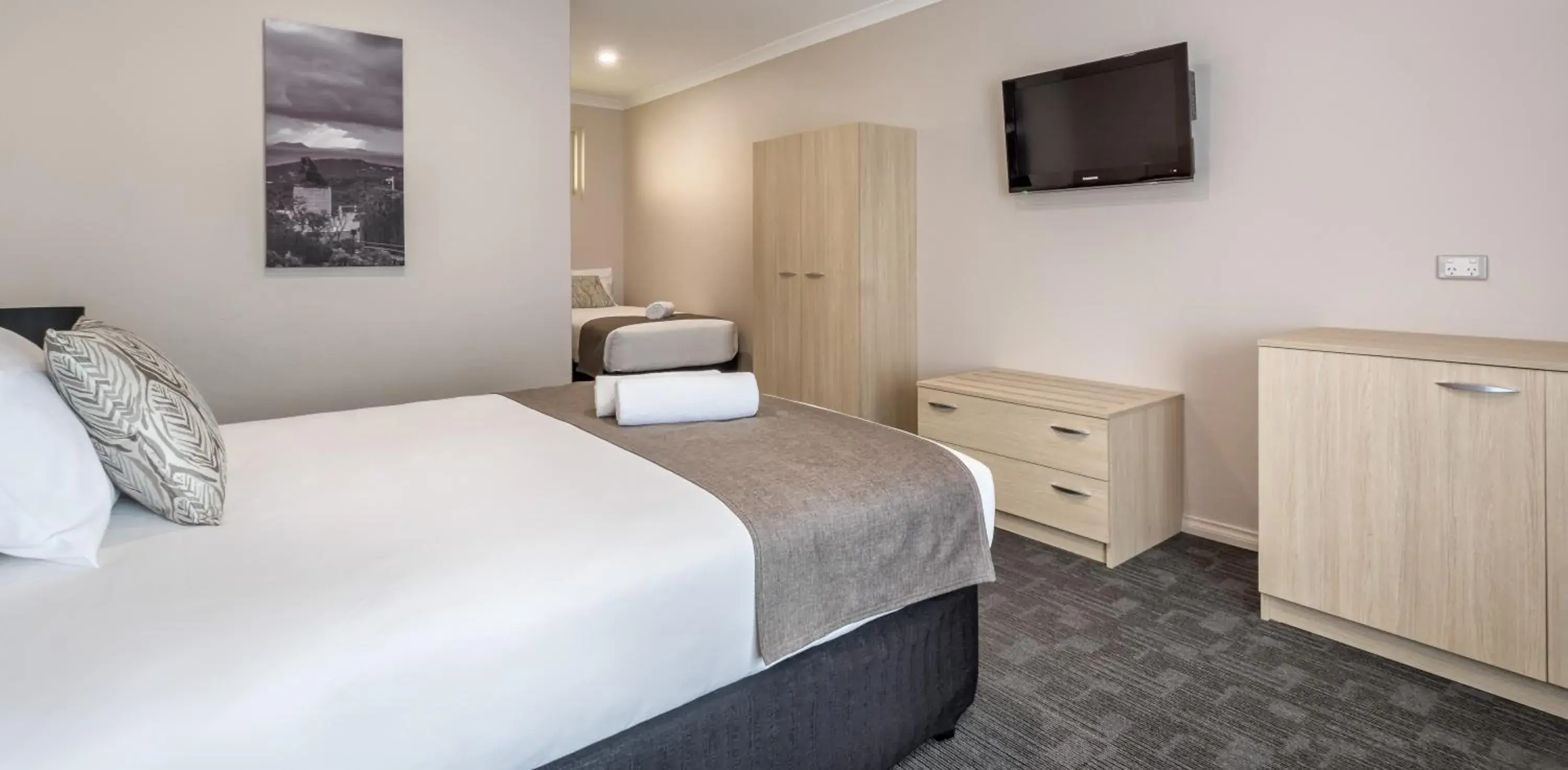 TV and multimedia, Bed in Ace Accommodation Albany
