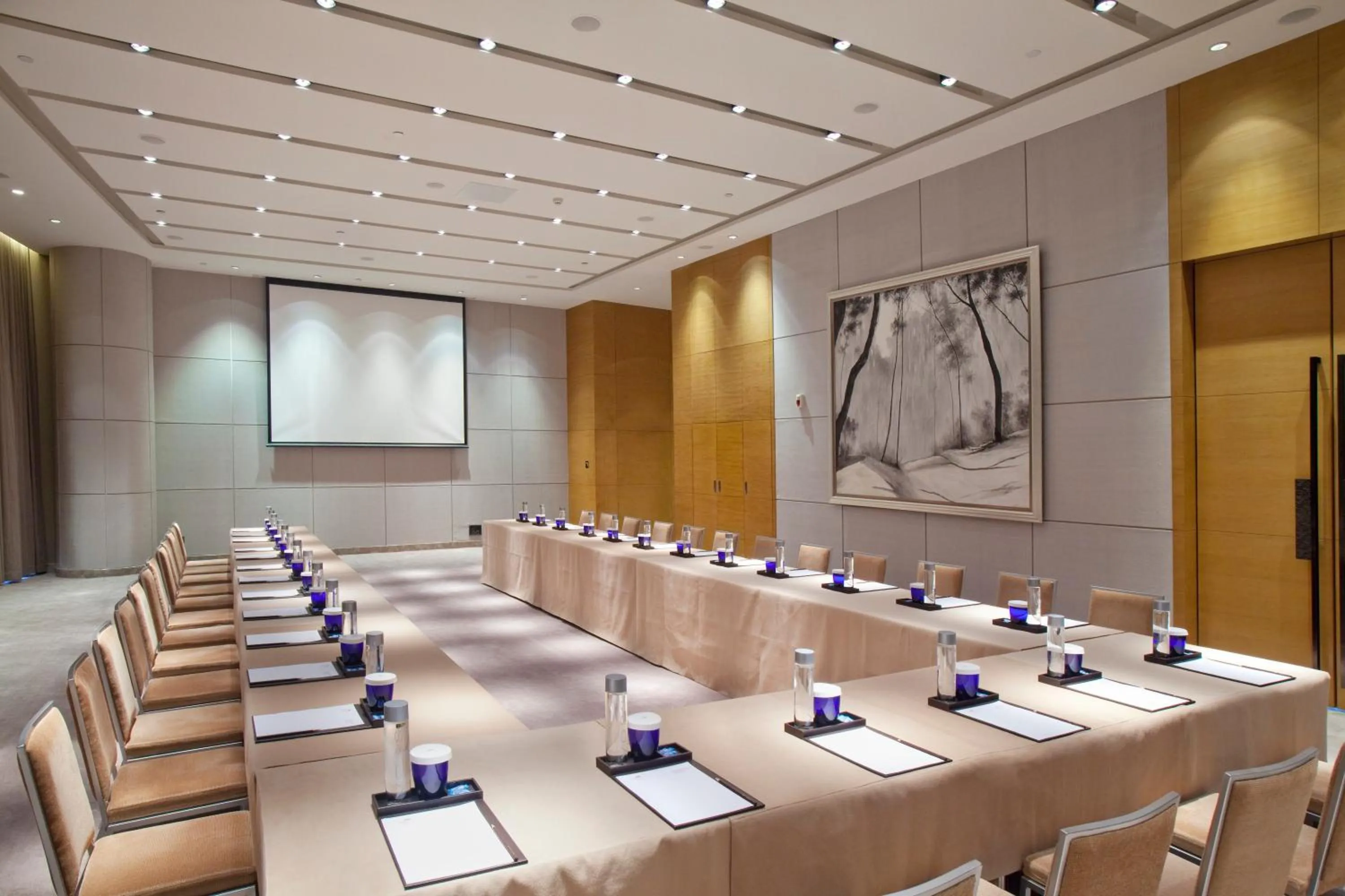 Meeting/conference room in Crowne Plaza Huizhou by IHG