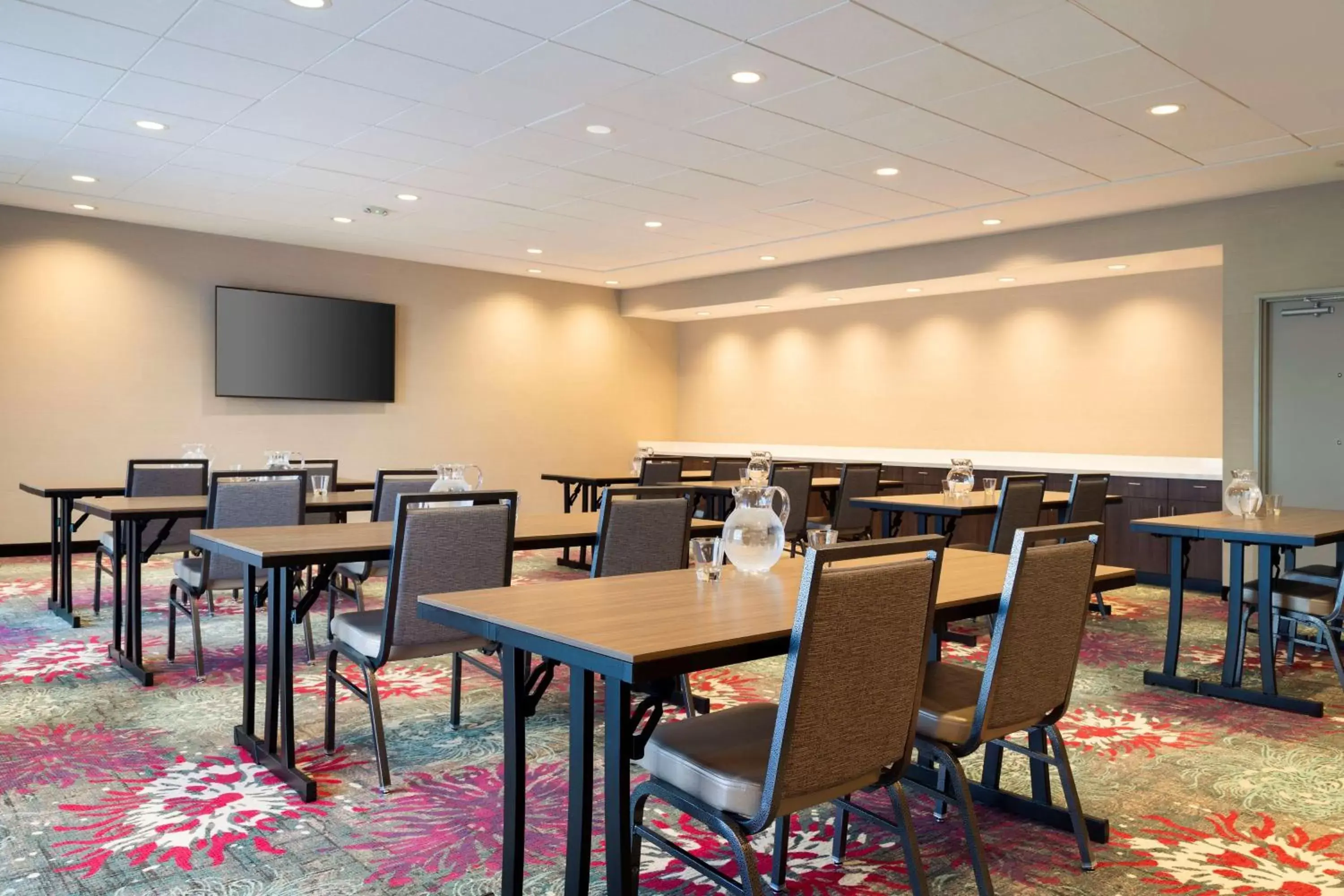 Meeting/conference room, Restaurant/Places to Eat in Home2 Suites By Hilton Clovis