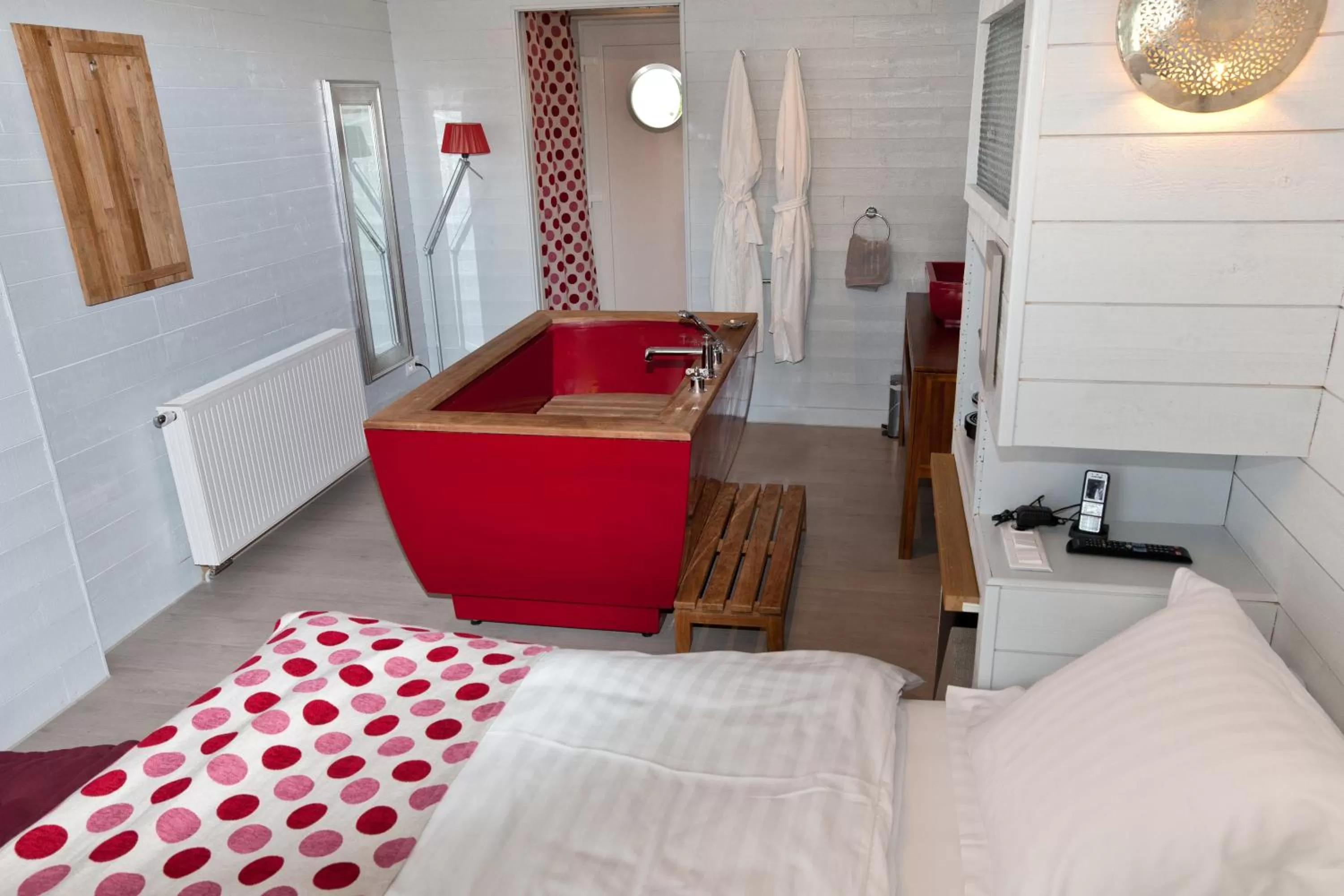 Bed in The Originals Hôtel Le Cise Restaurant Chambres et Suites