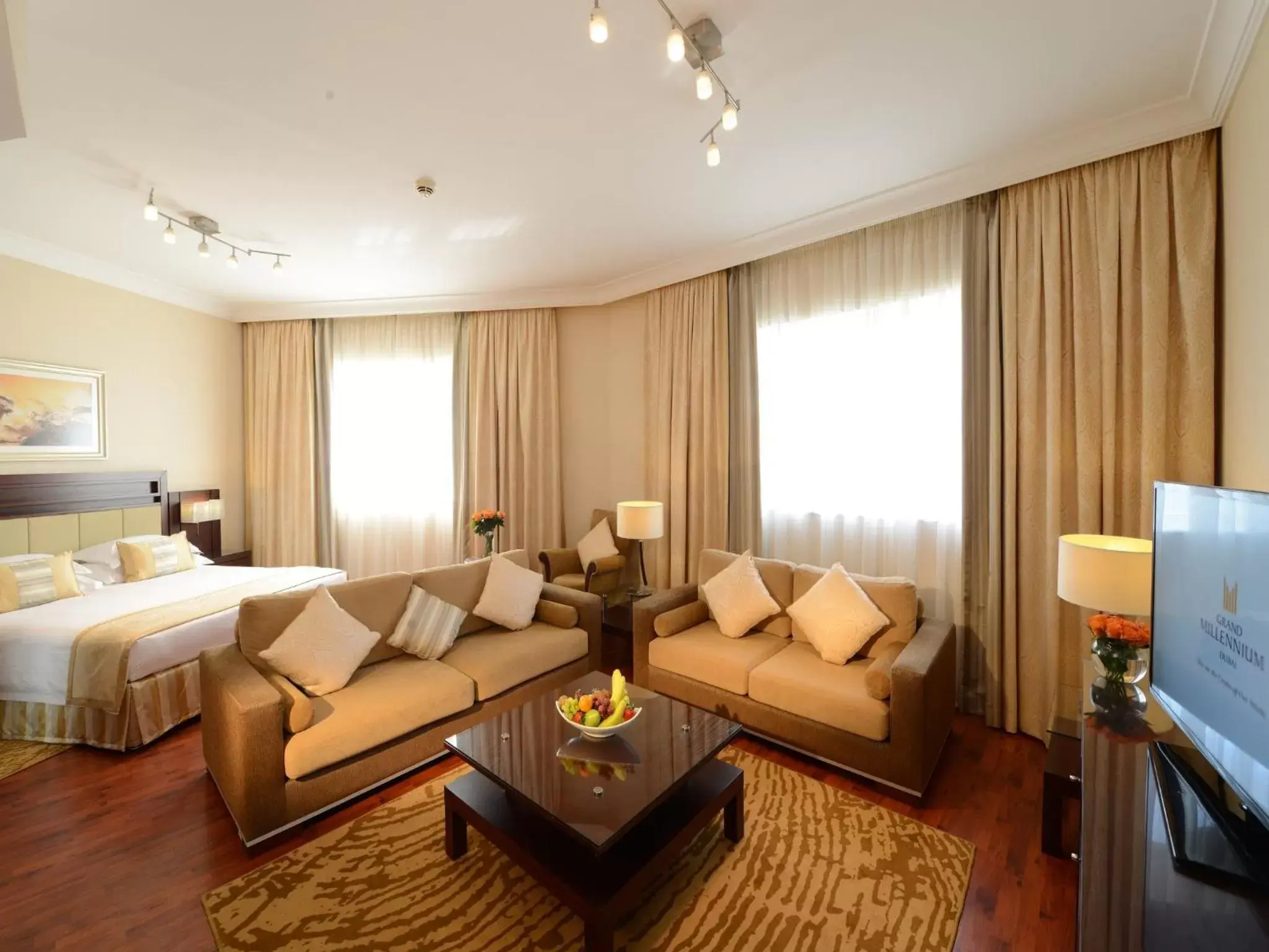 Living room, Lounge/Bar in Grand Millennium Dubai