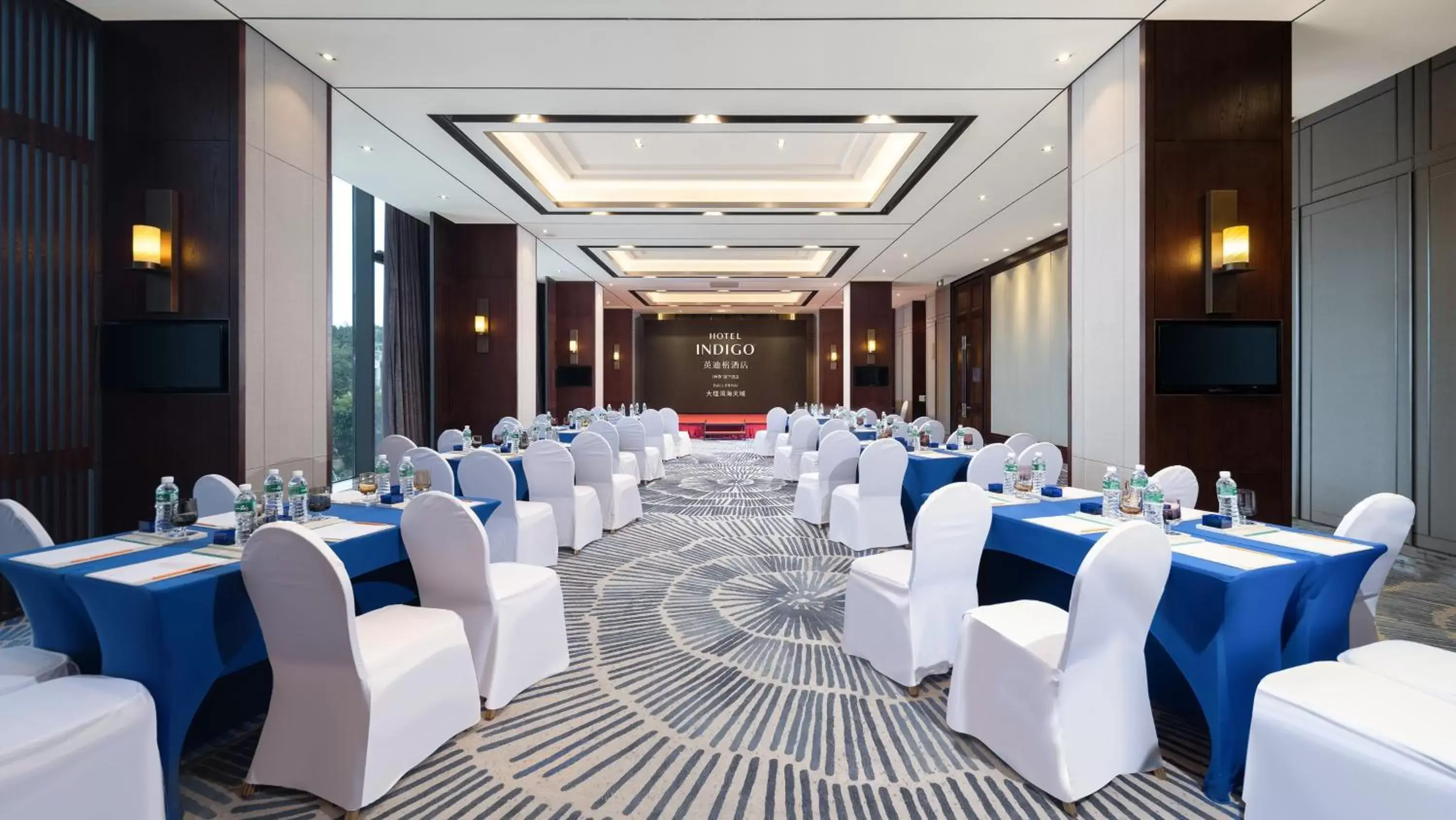 Meeting/conference room, Restaurant/Places to Eat in Hotel Indigo Dali Erhai, an IHG Hotel