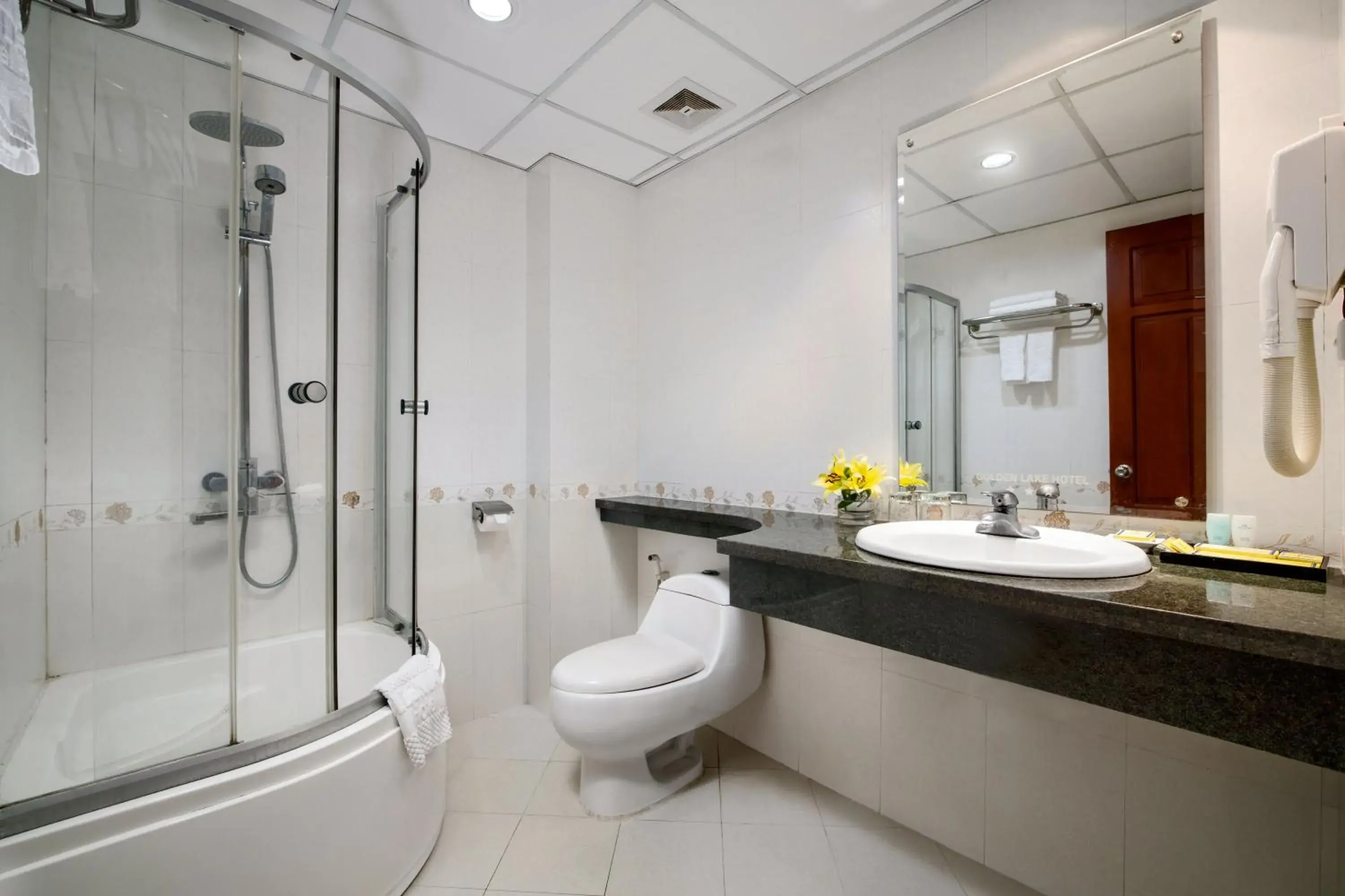 Bathroom in Lakeside Palace Hotel