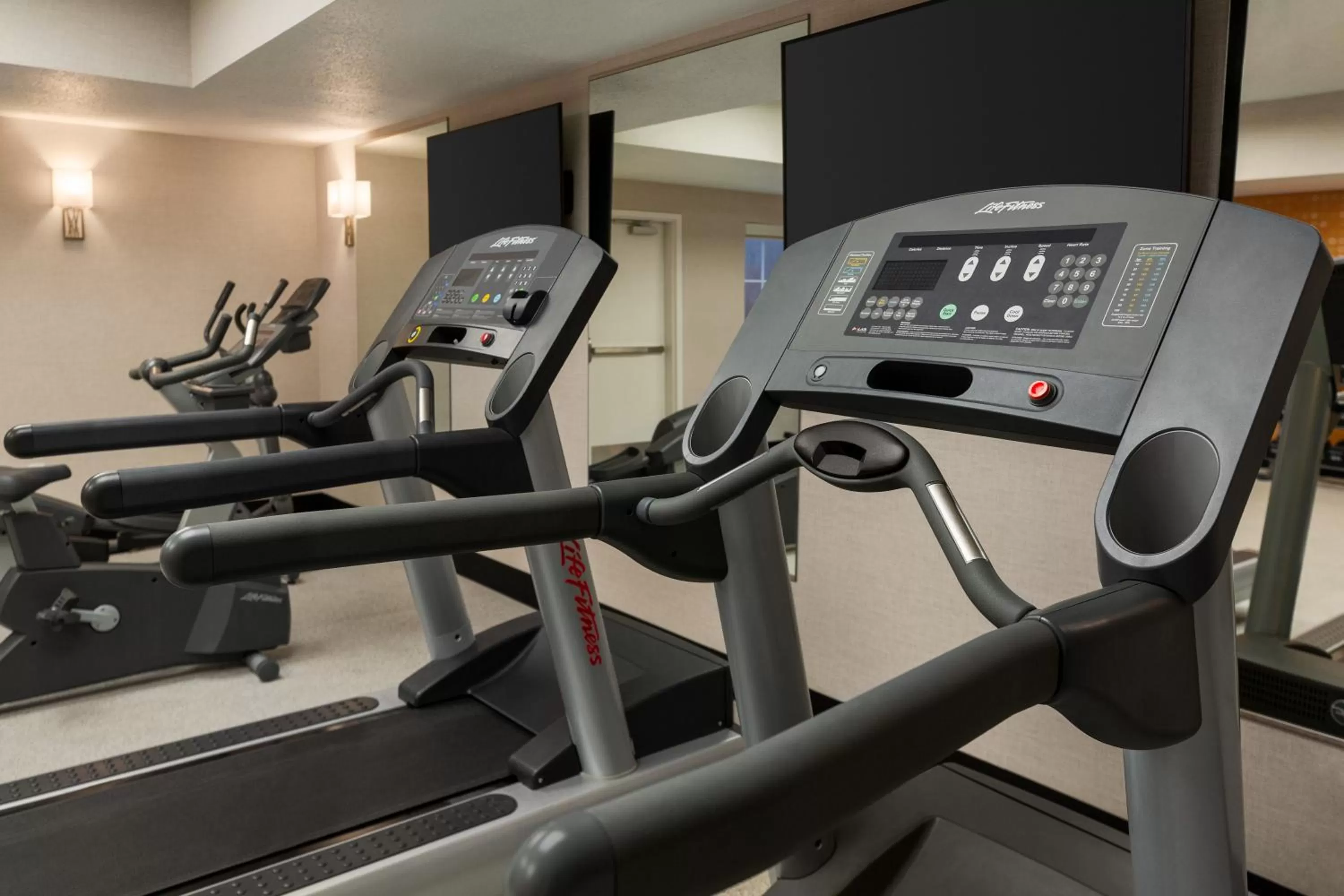 Fitness centre/facilities in La Quinta Inn and Suites by Wyndham at WaTiki Waterpark