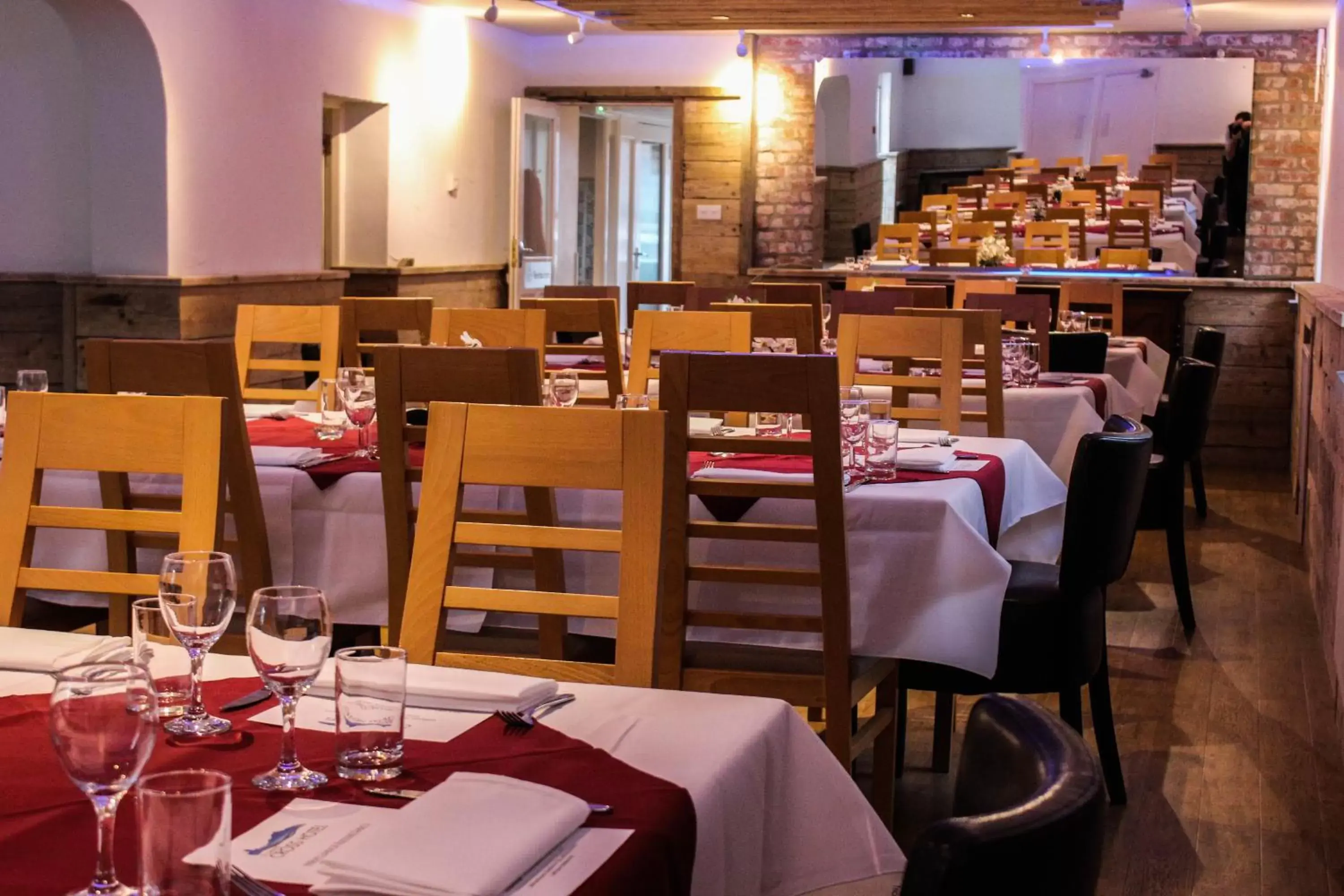 Restaurant/Places to Eat in St. Davids Cross Hotel