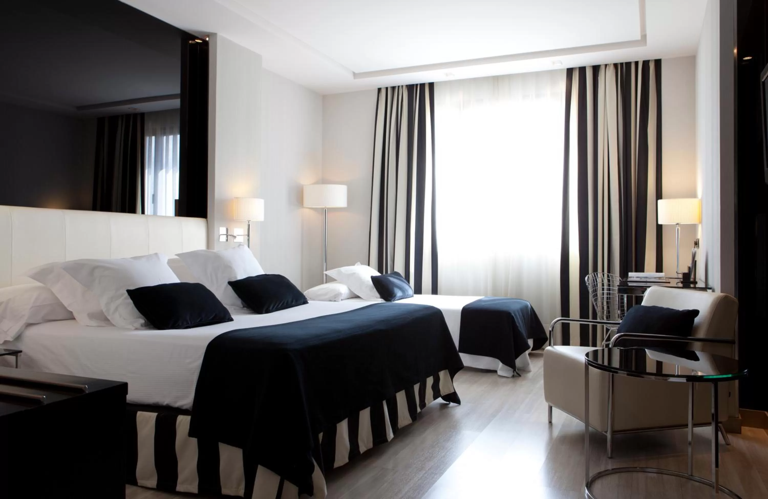 Double Room with Extra Bed in Hotel Maydrit Airport