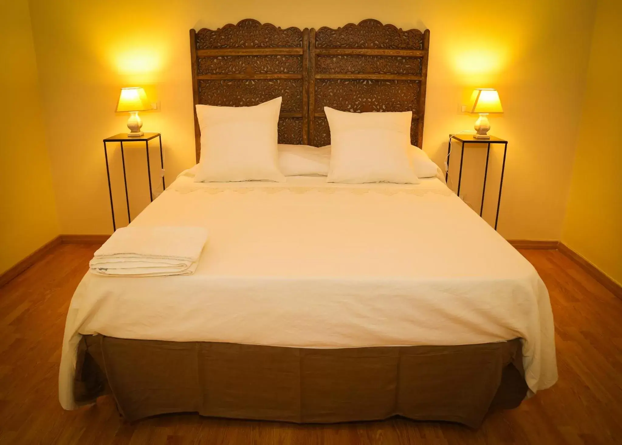 Large Double Room in I Racconti di Partenope Large Double Room in I Racconti di Partenope