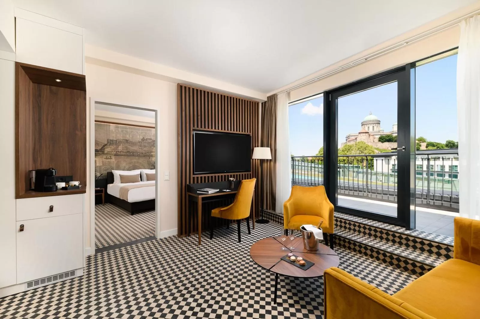 Living room, Bed in Grand Hotel Esztergom