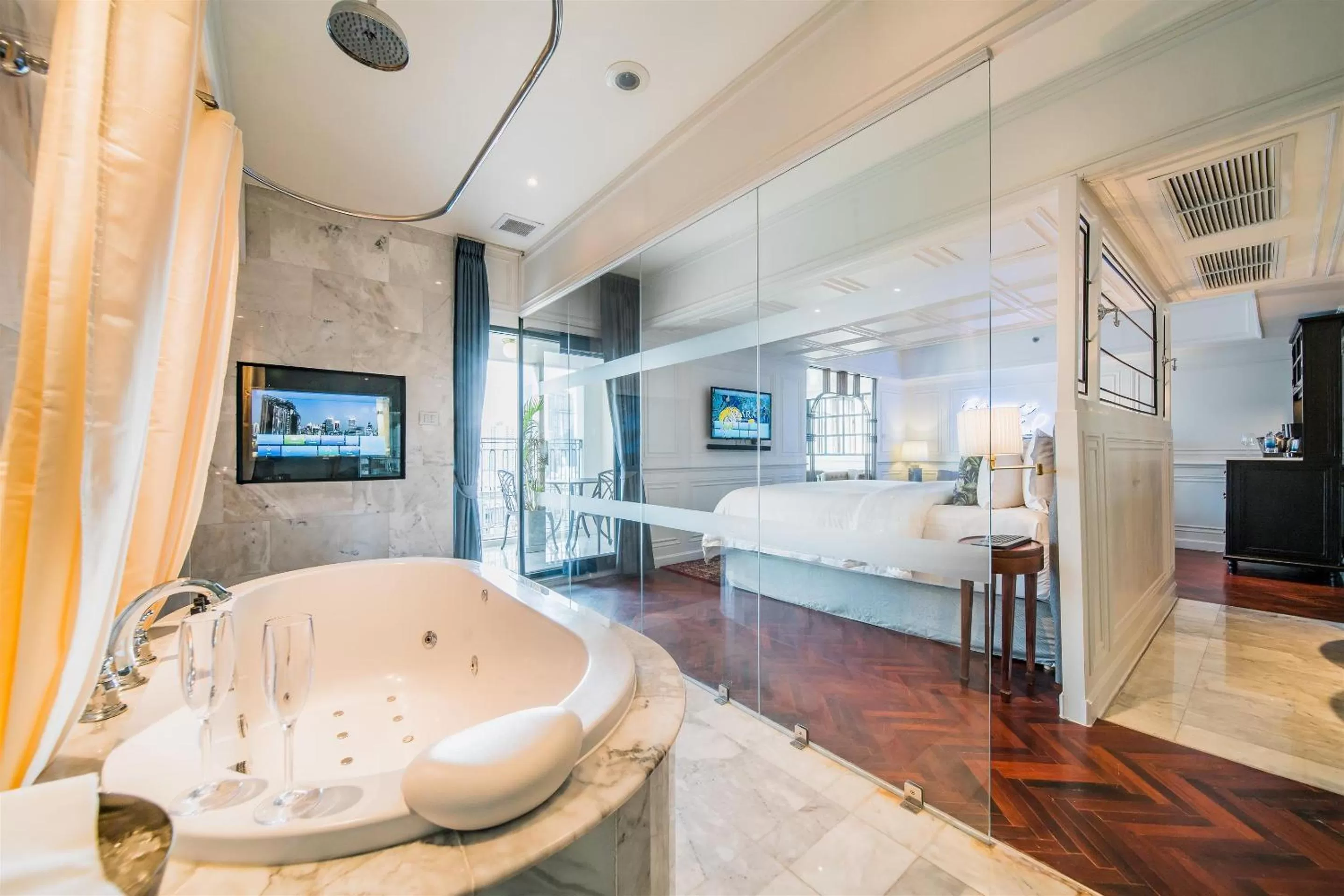 Shower in Akara Hotel