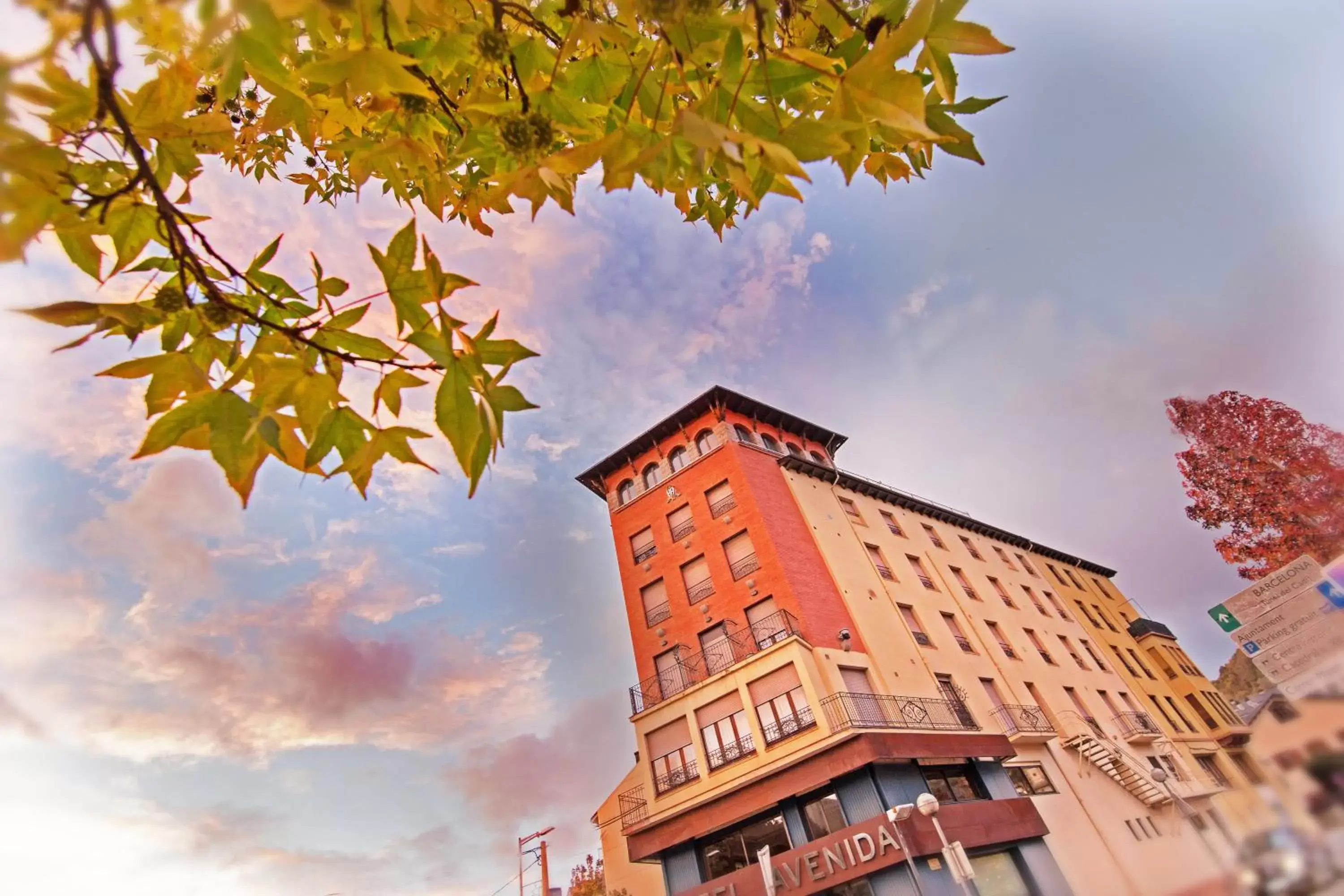 Facade/entrance, Property Building in Hotel Avenida