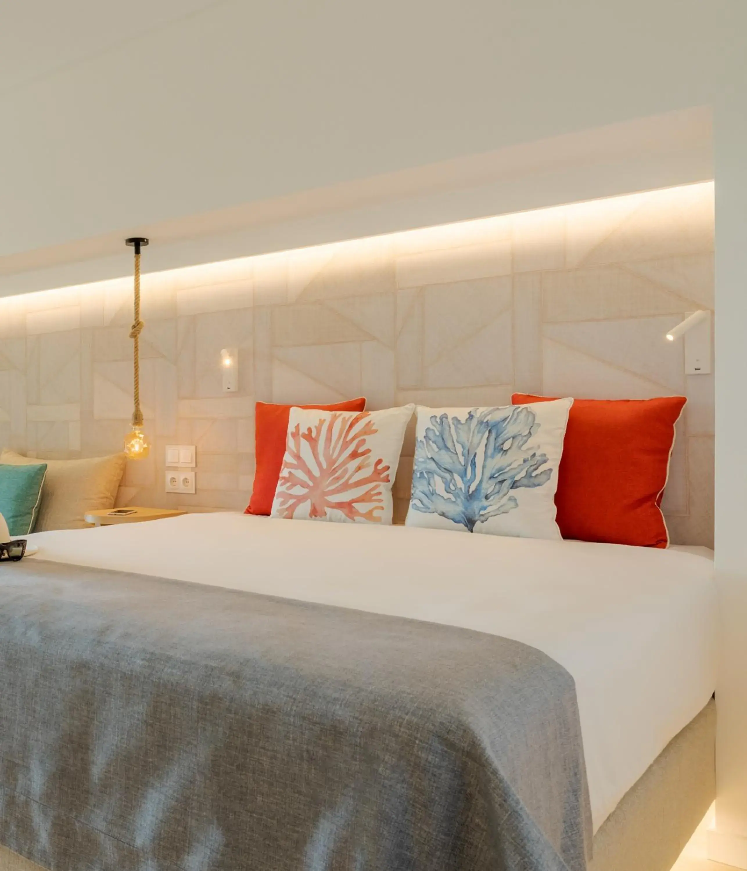 Bedroom, Bed in Pestana Delfim Beach & Golf Hotel