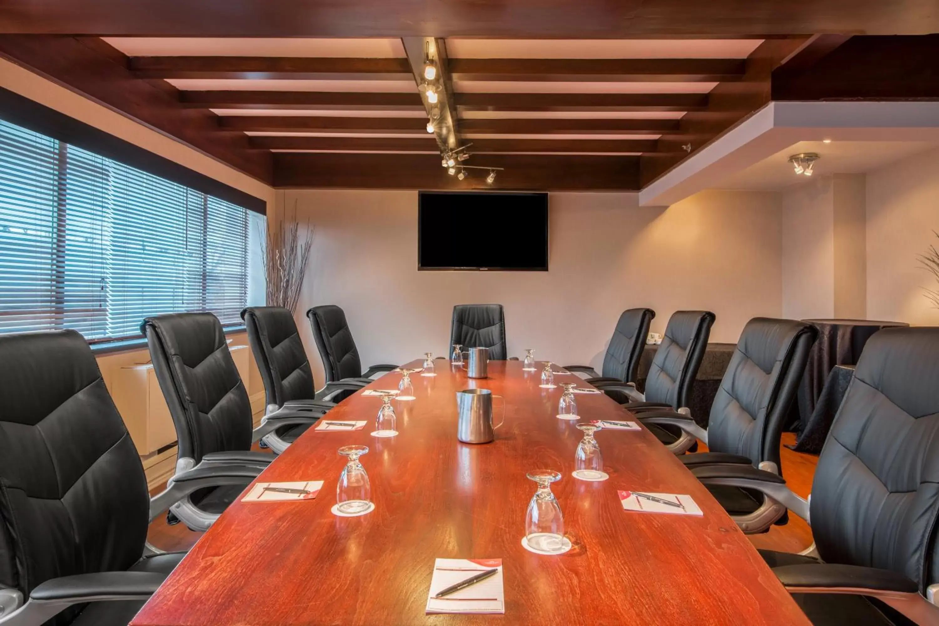 Meeting/conference room in Armon Plaza Montreal Airpt, Trademark Collection by Wyndham