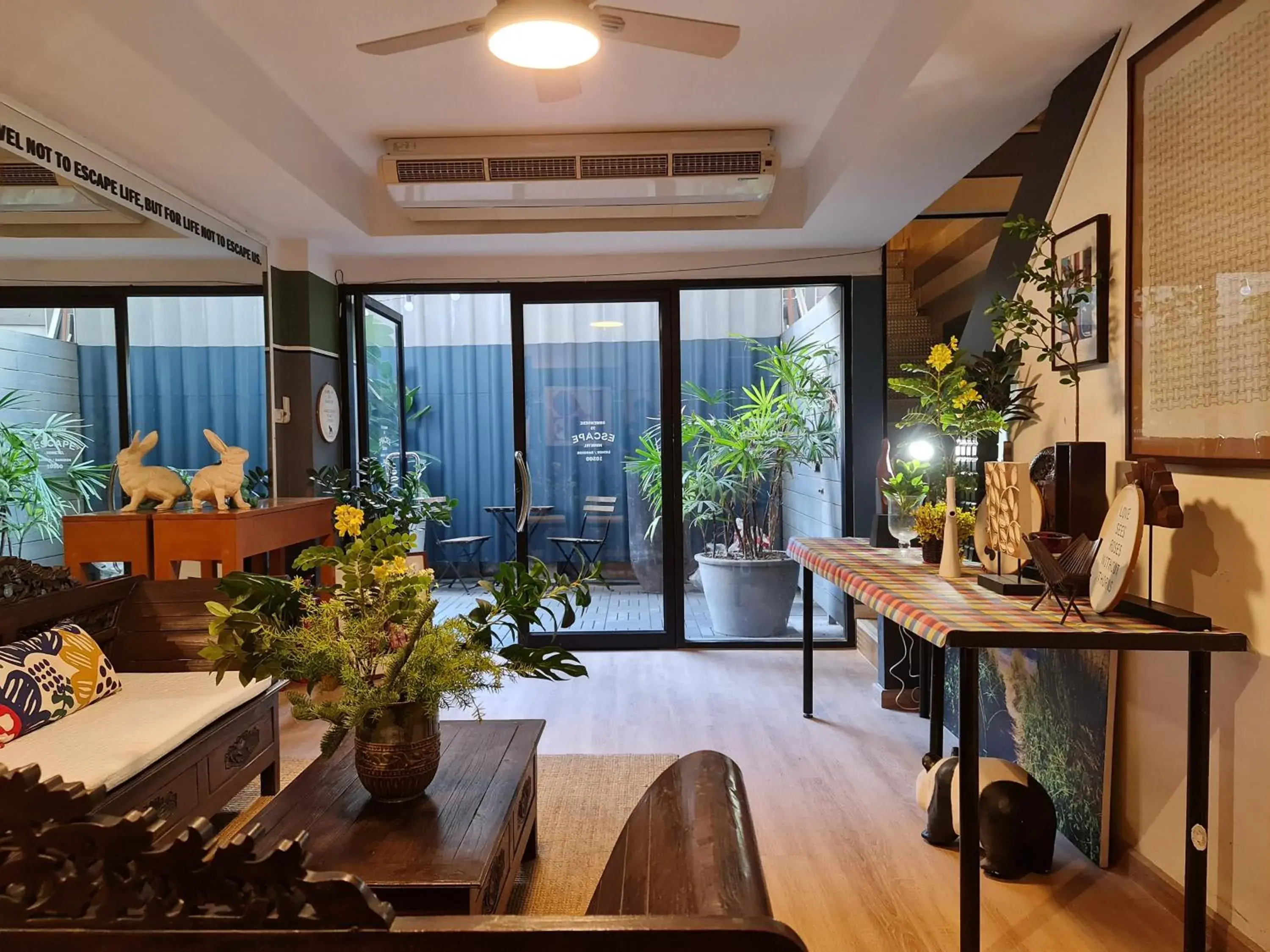 Seating area in Somewhere to Escape - Hometel Seating area in Somewhere to Escape - Hometel