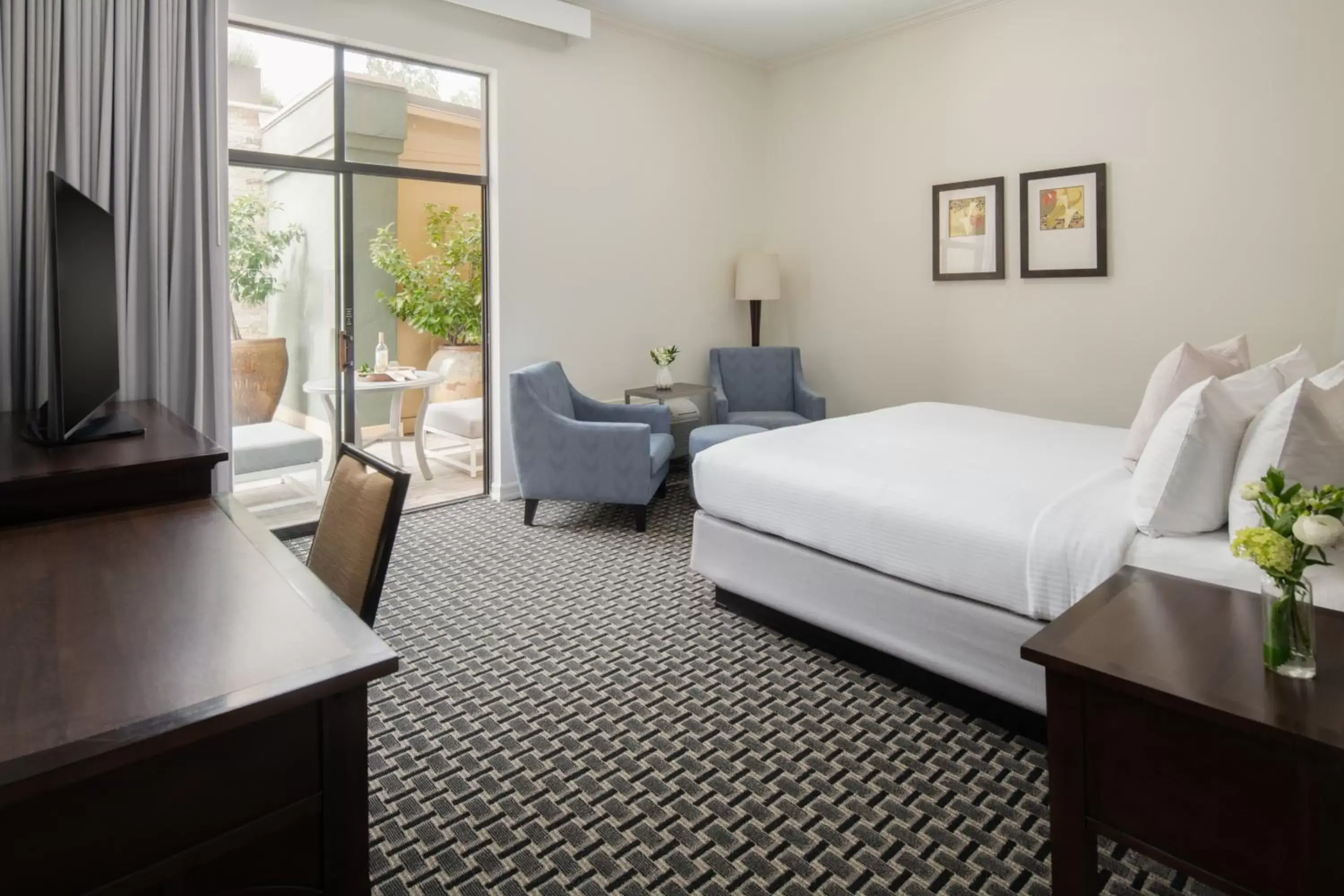 Photo of the whole room, Bed in Toll House Hotel Los Gatos