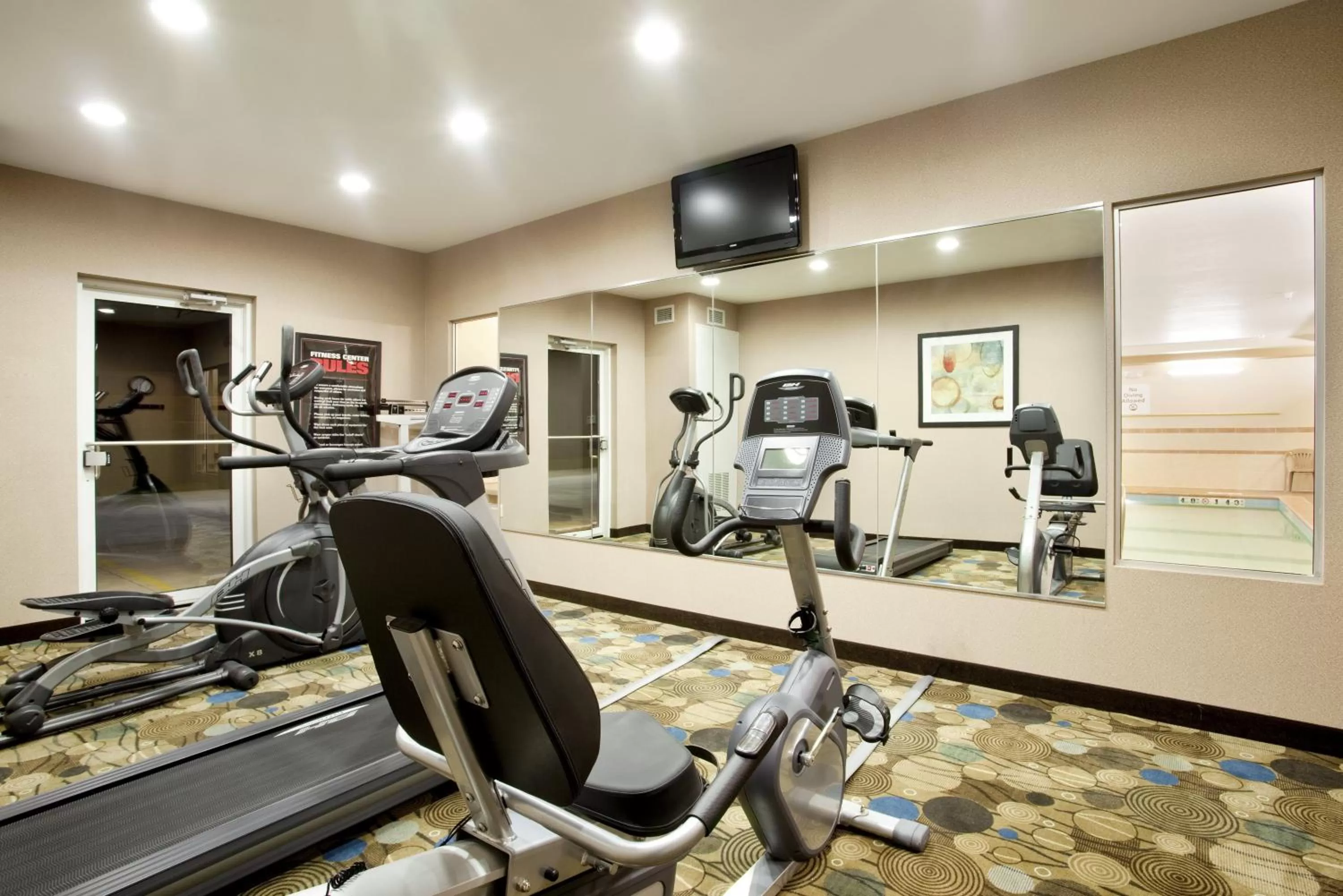 Fitness centre/facilities in Holiday Inn Express Le Roy, an IHG Hotel