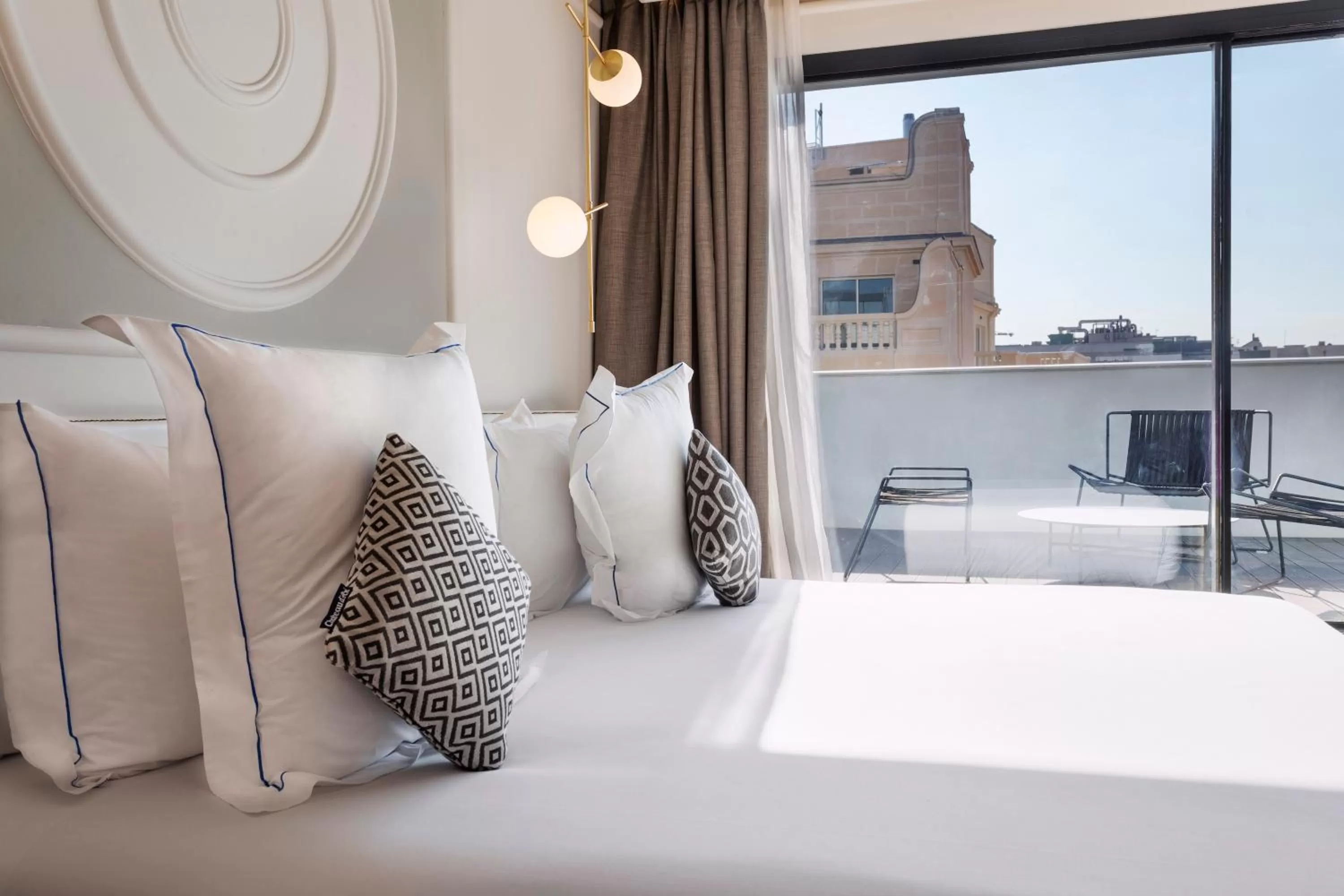 Bed in One Shot Fortuny